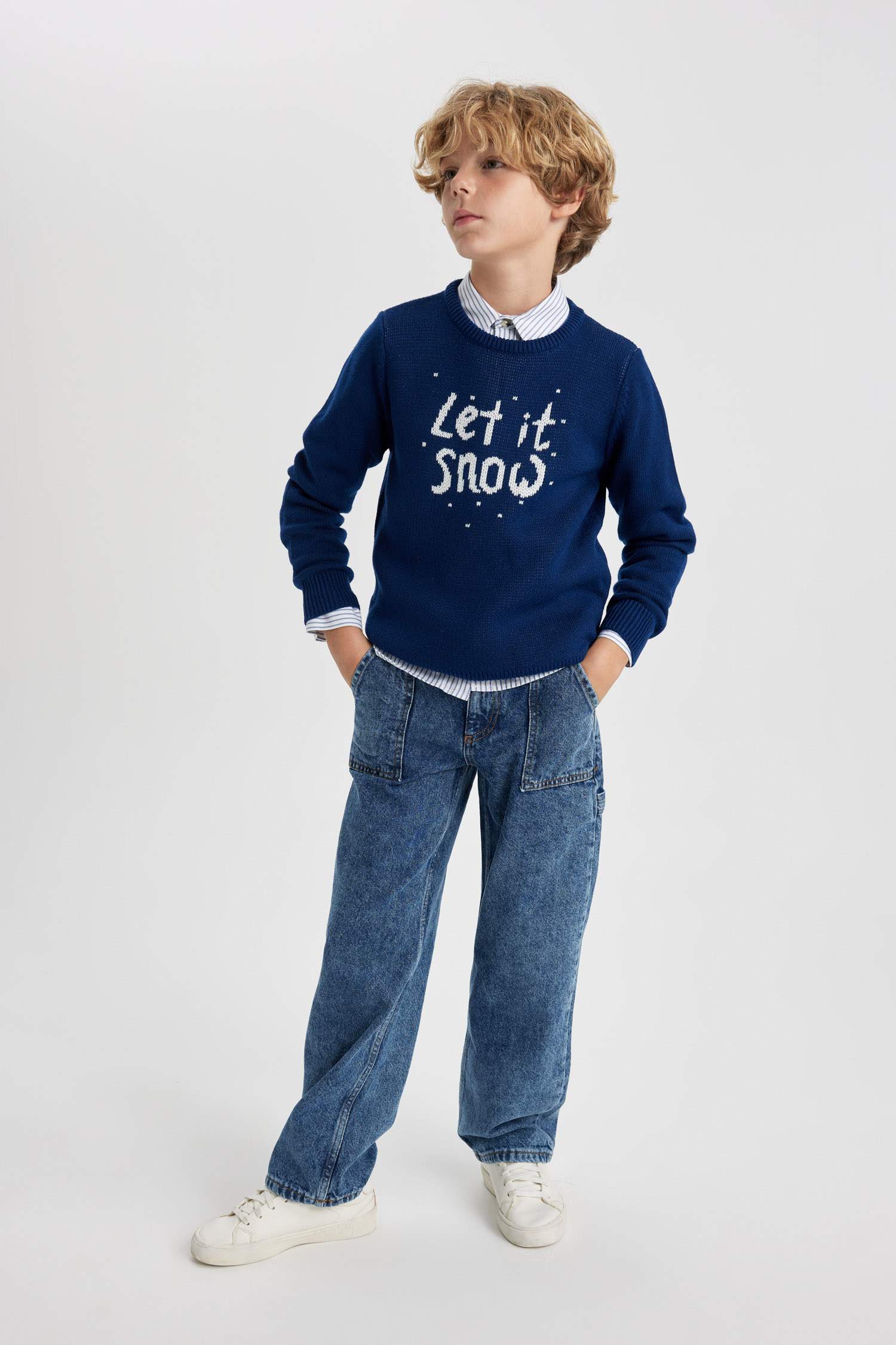 Свитер стандартного кроя с круглым вырезом для мальчиков