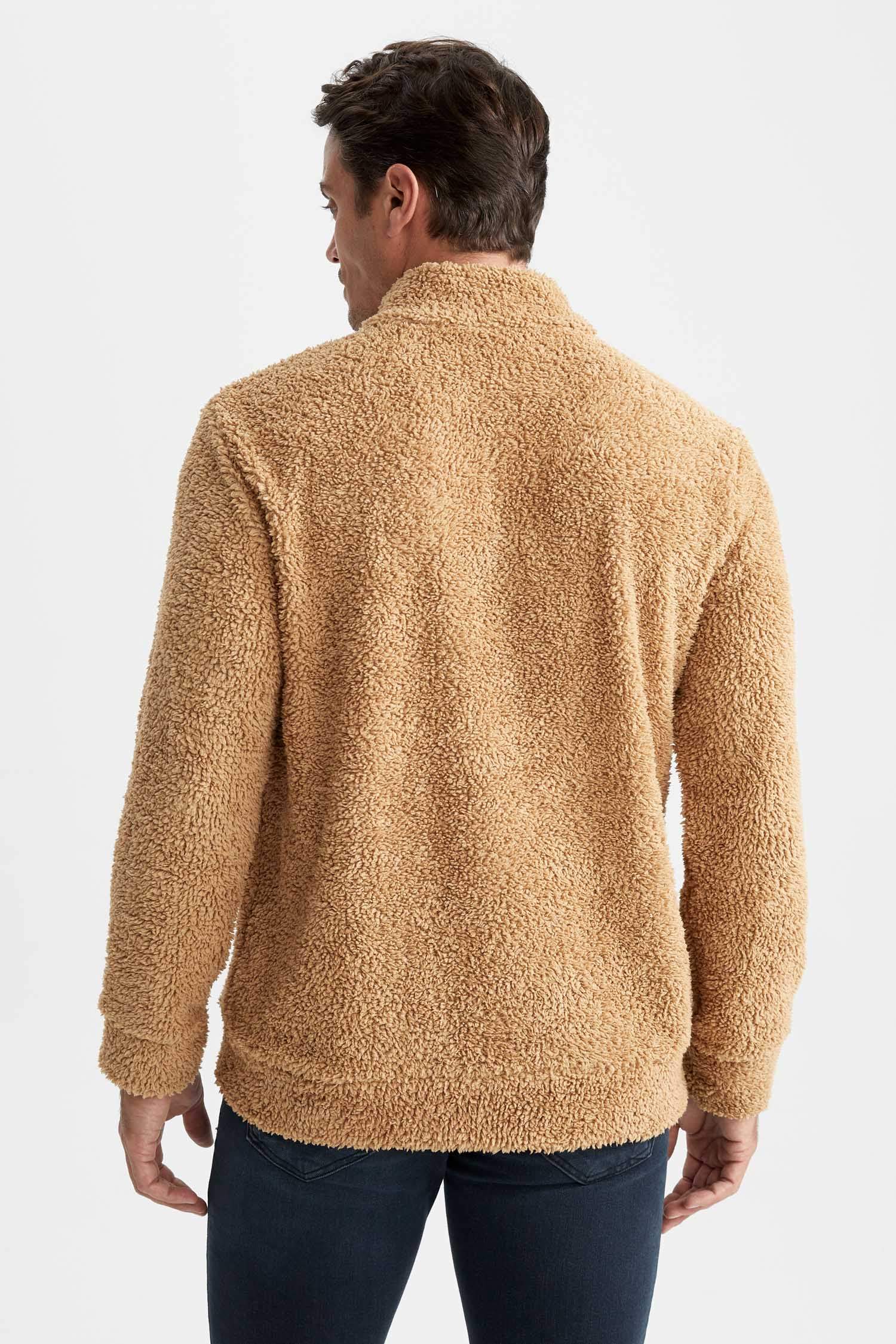 جاكيت قصة عادية بياقة عالية