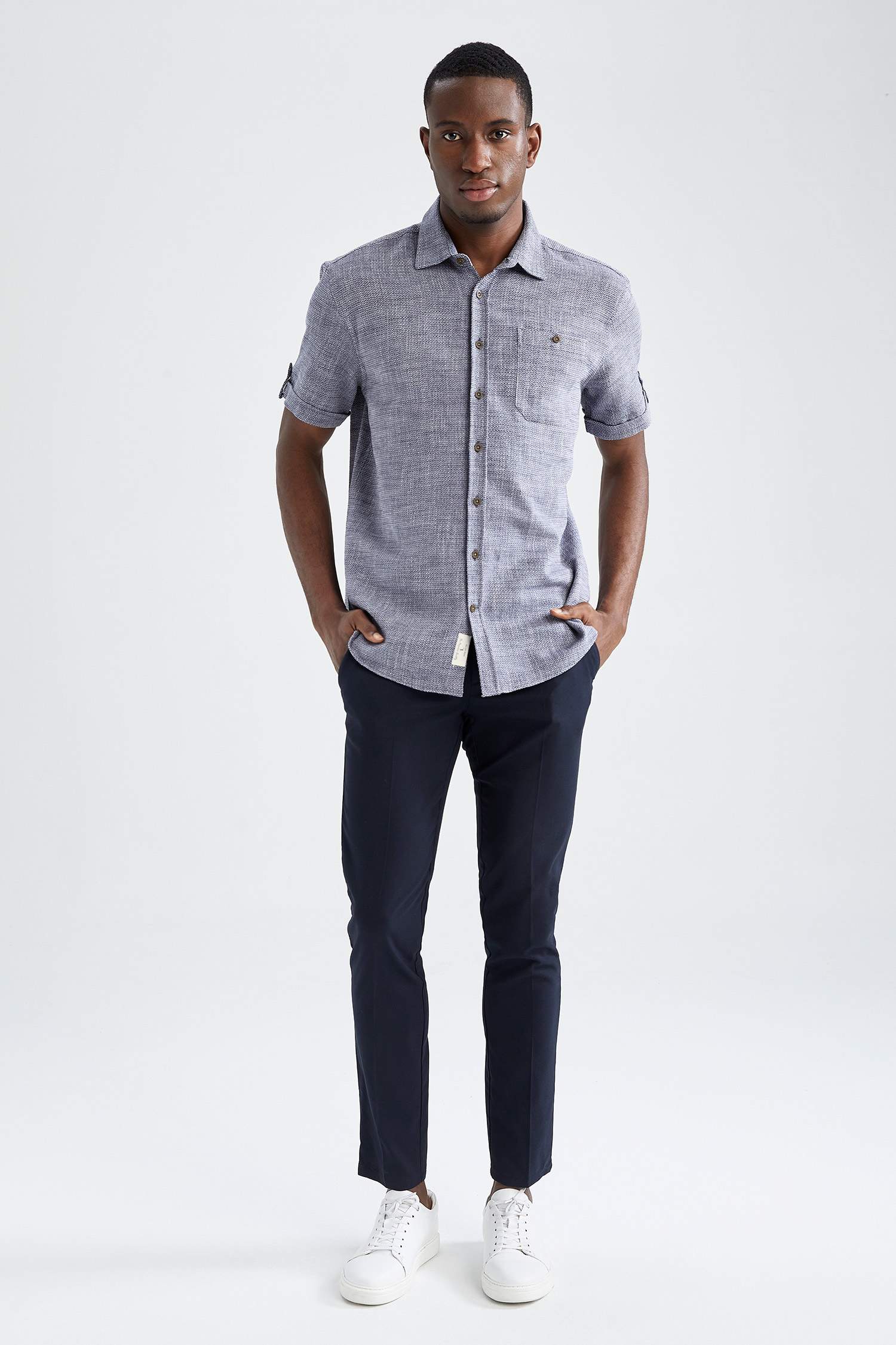 Рубашка с коротким рукавом стандартного кроя для мужчин