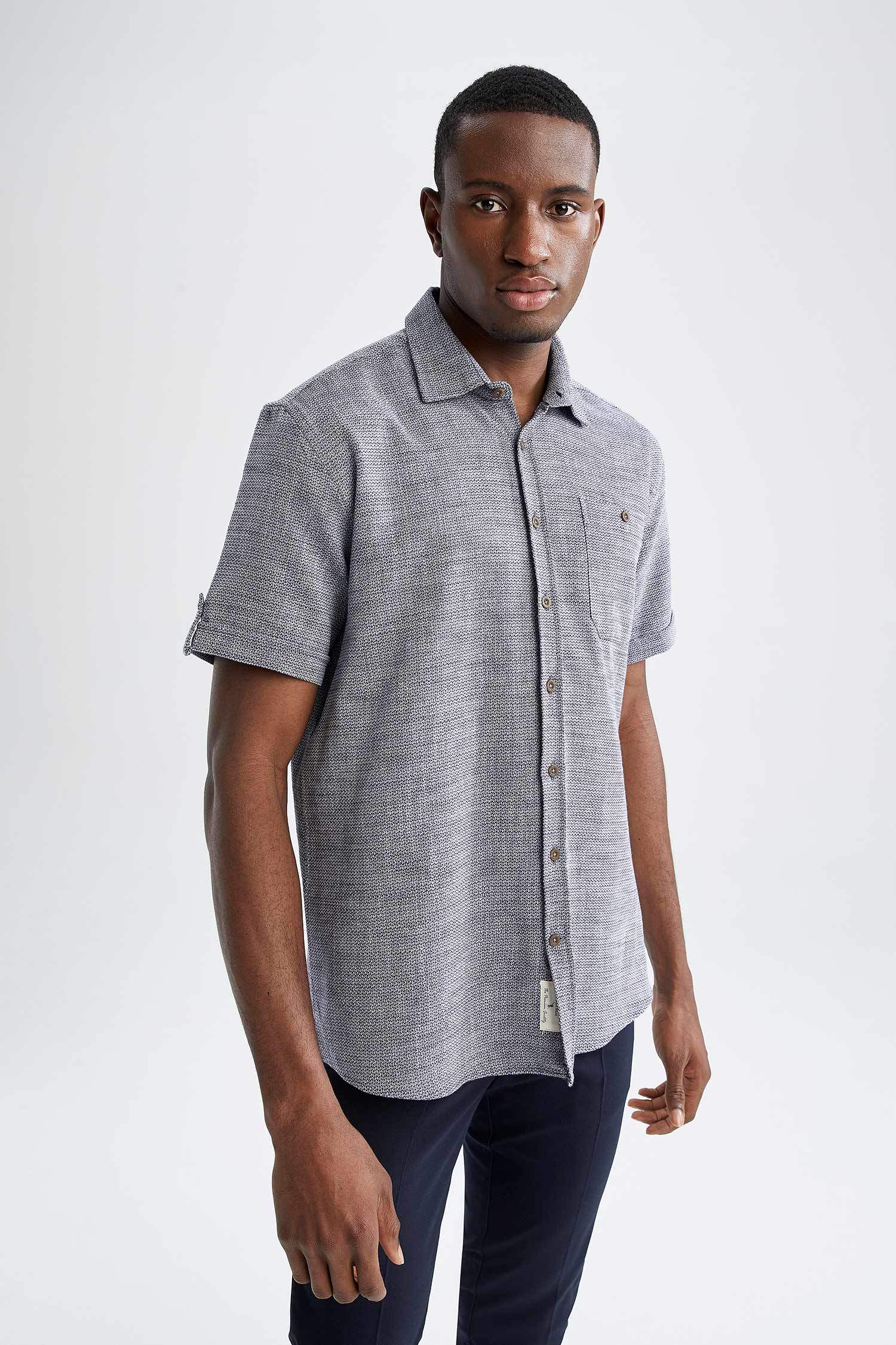 Рубашка с коротким рукавом стандартного кроя для мужчин