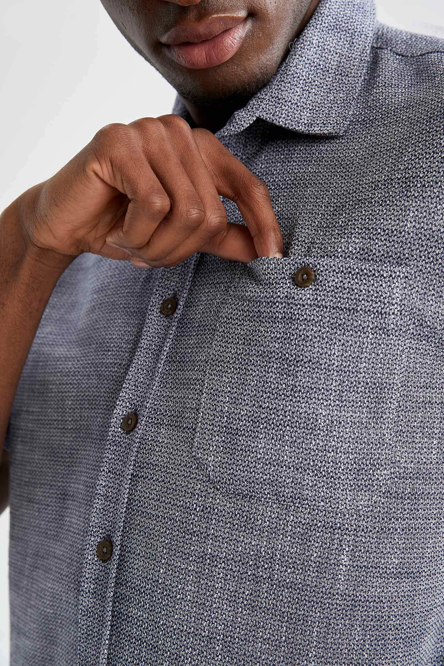 Рубашка с коротким рукавом стандартного кроя для мужчин