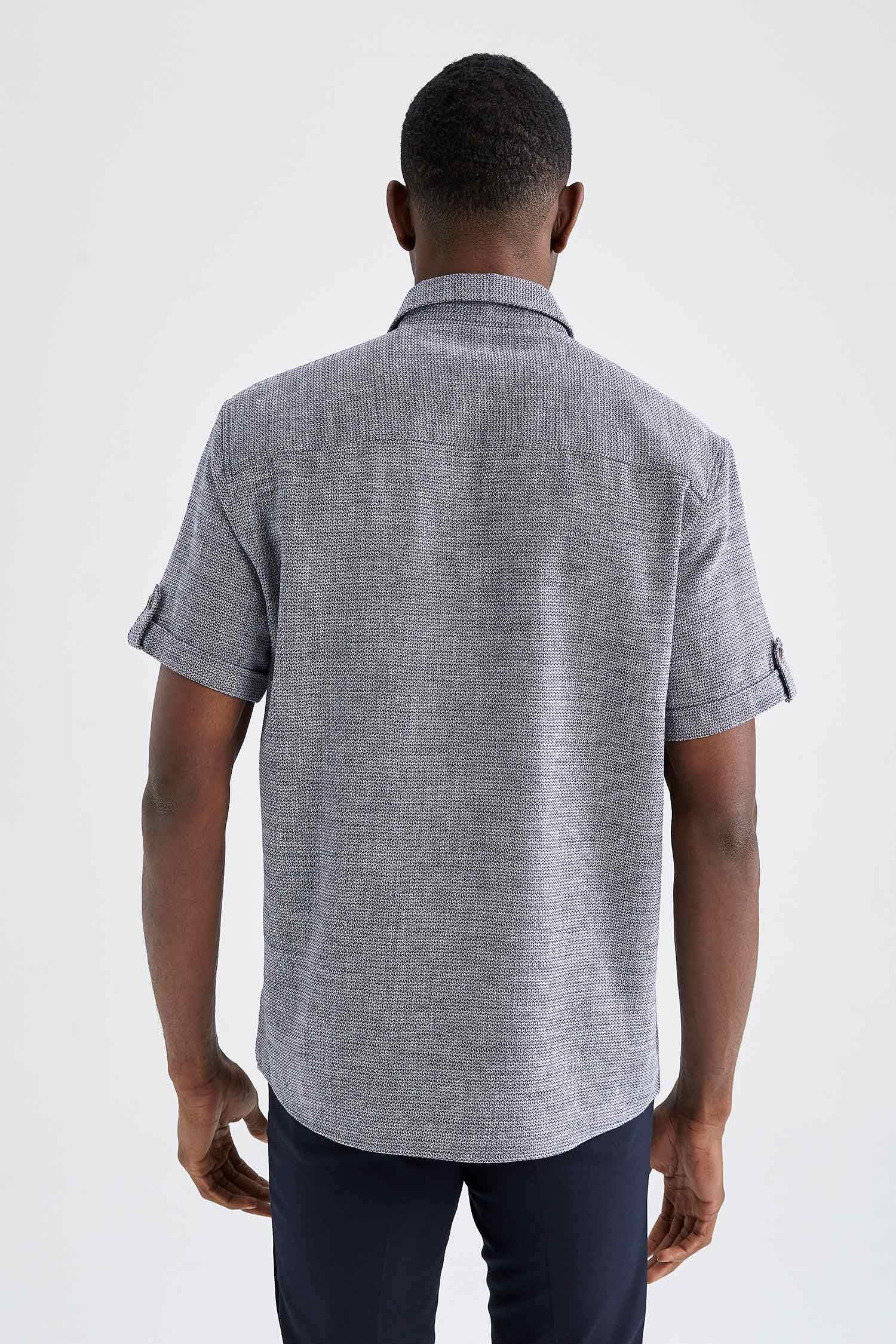 Рубашка с коротким рукавом стандартного кроя для мужчин