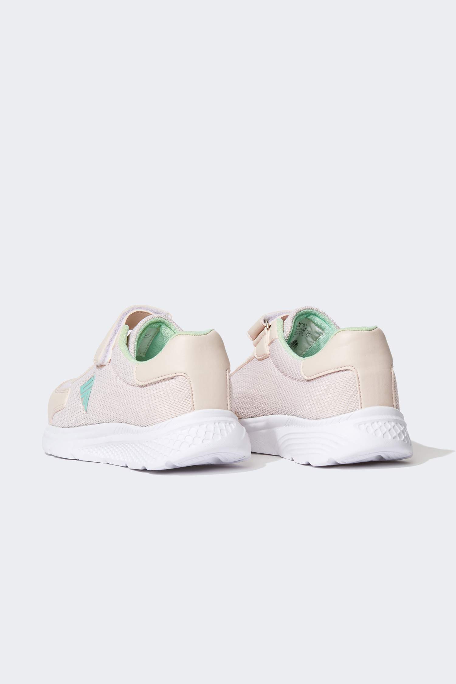 Қыздарға спорт аяқ киім