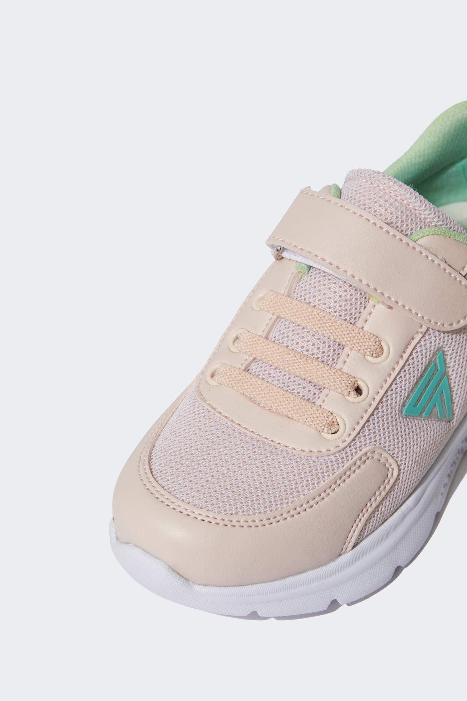 Қыздарға спорт аяқ киім