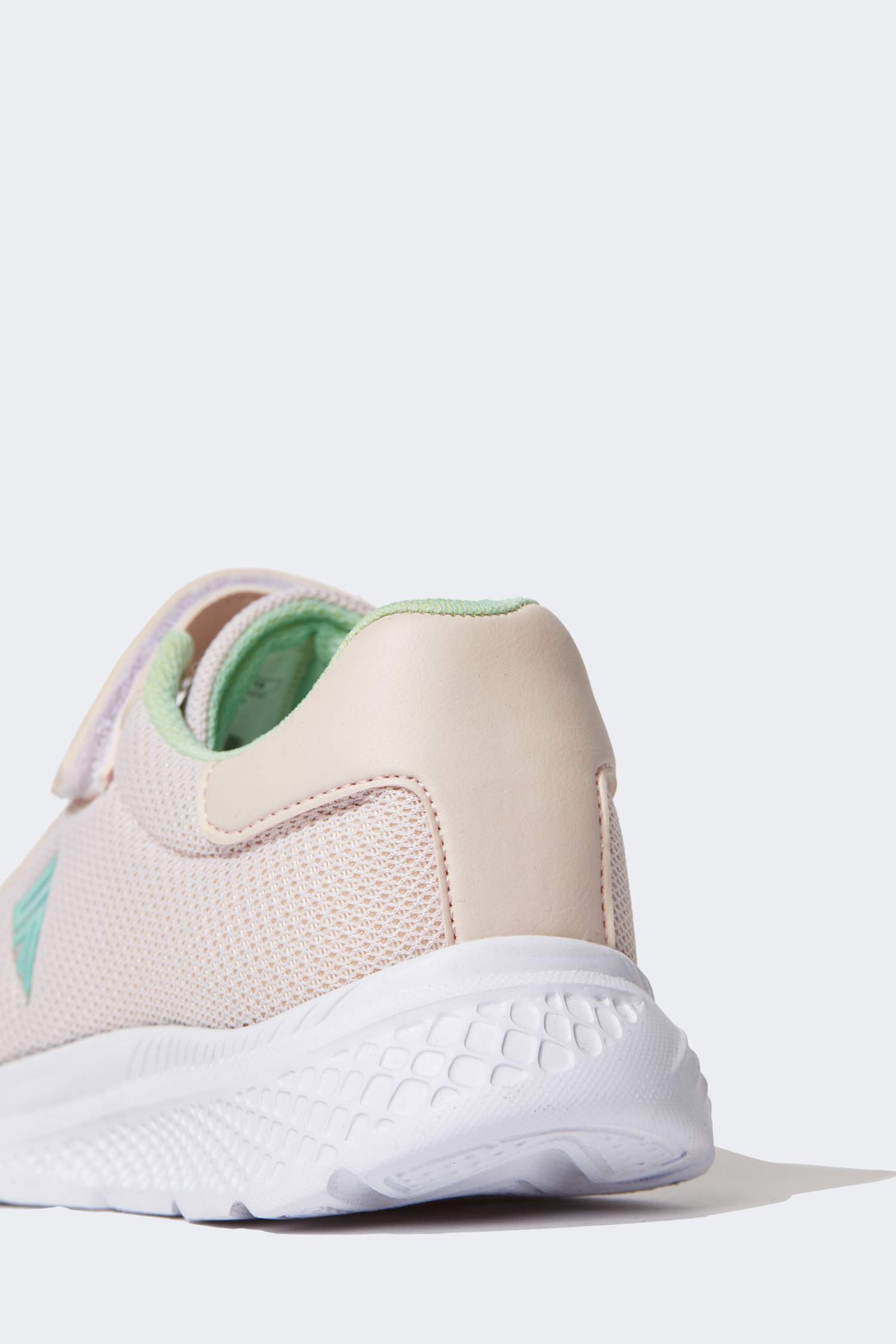 Қыздарға спорт аяқ киім