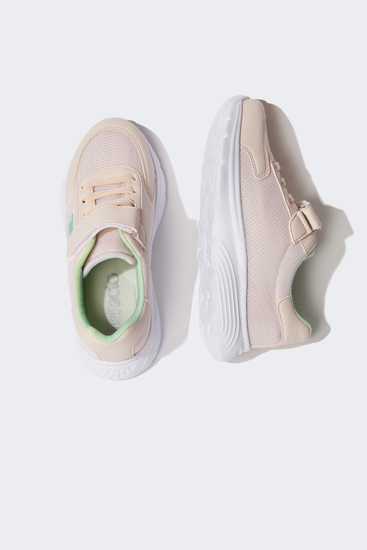 Қыздарға спорт аяқ киім