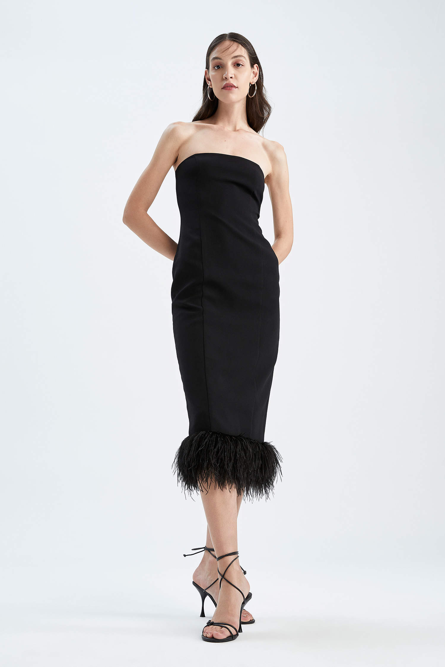 Defacto Nihan Peker Tasarım Straplez Tüy Detaylı Midi Elbise. 1