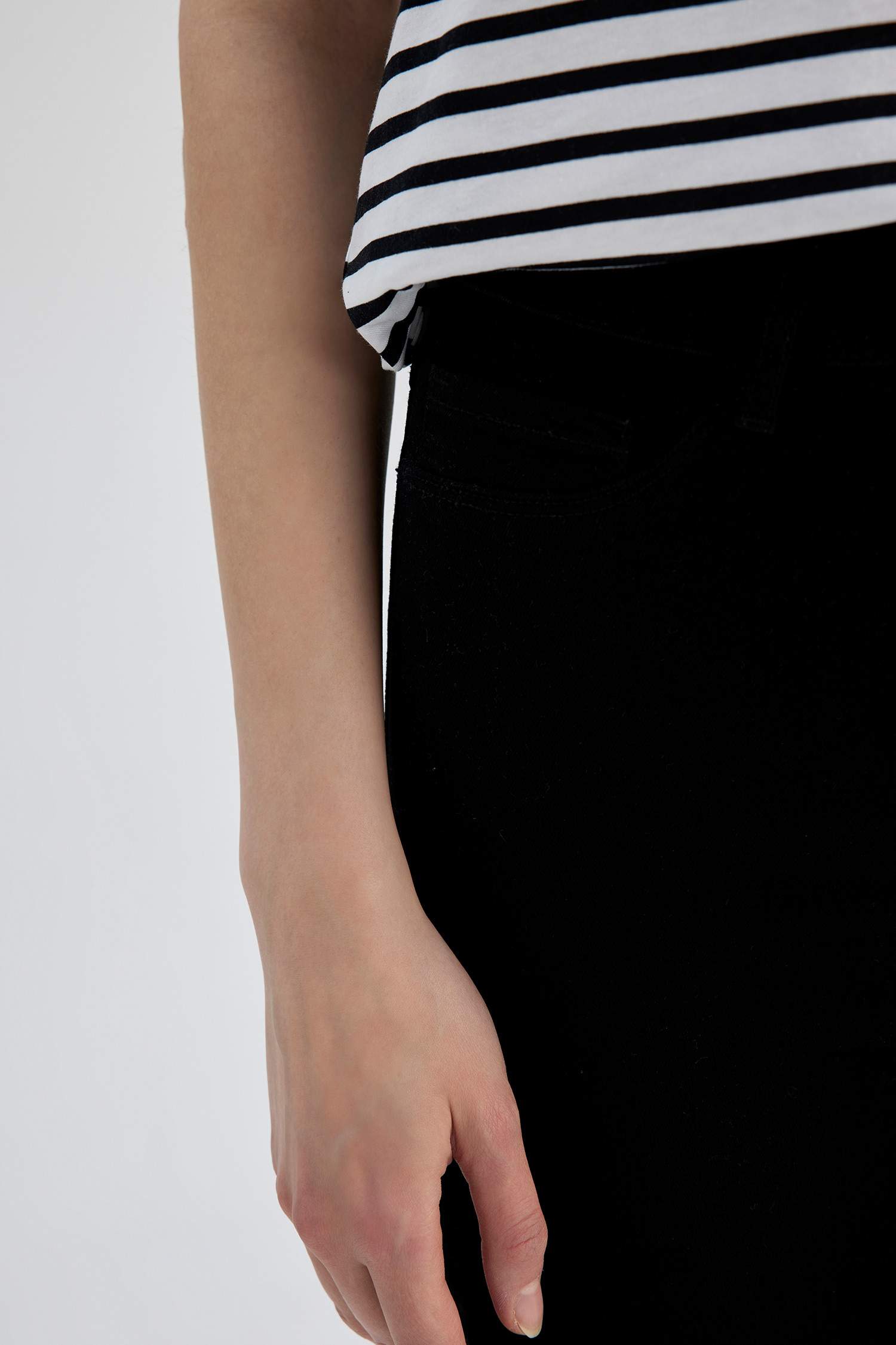 بنطلون جينز سكيني فيت عالي الخصر