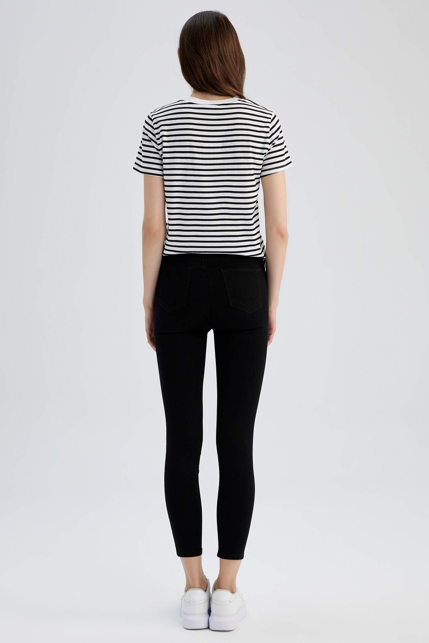 بنطلون جينز سكيني فيت عالي الخصر