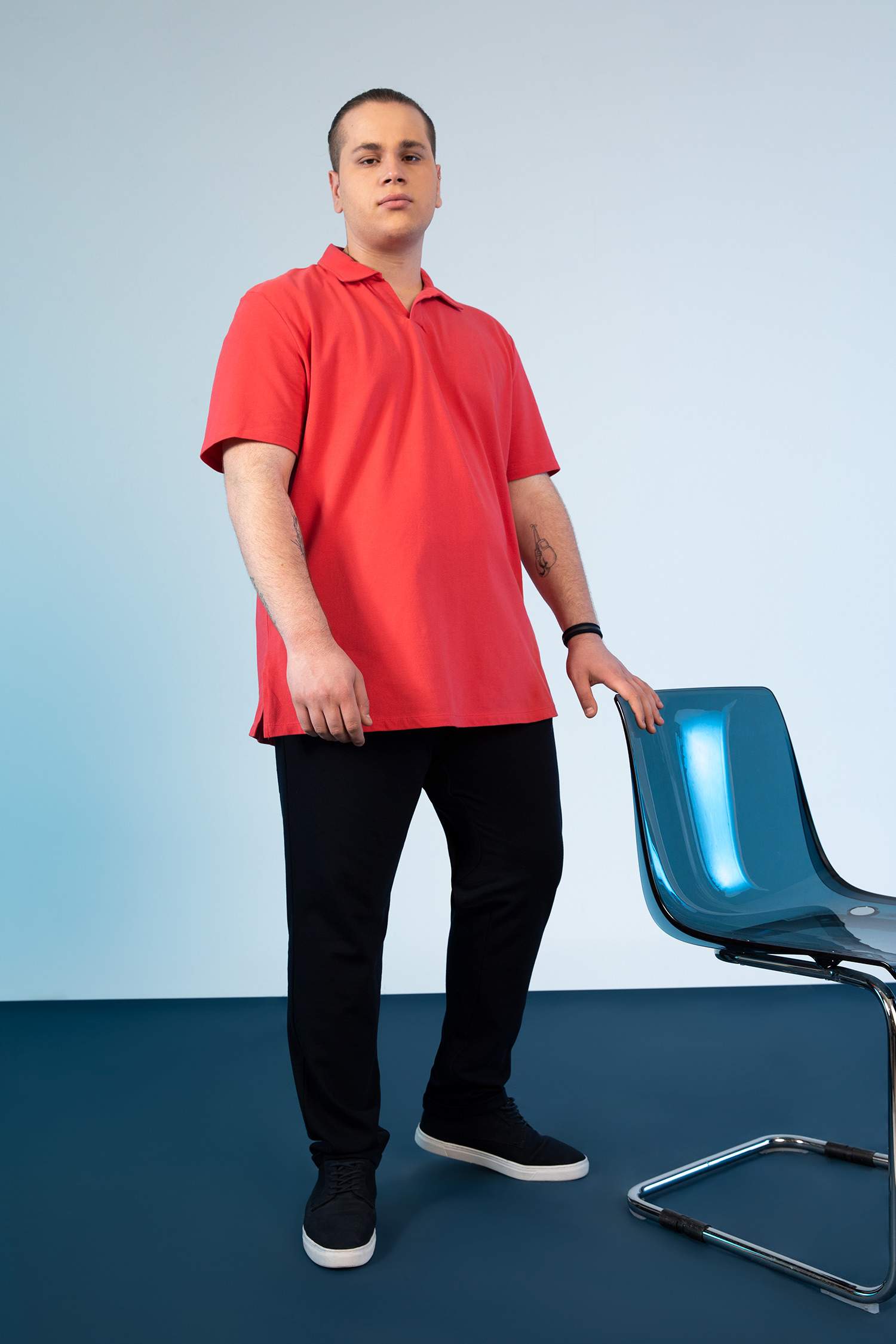 تيشيرت بولو قصة عادية