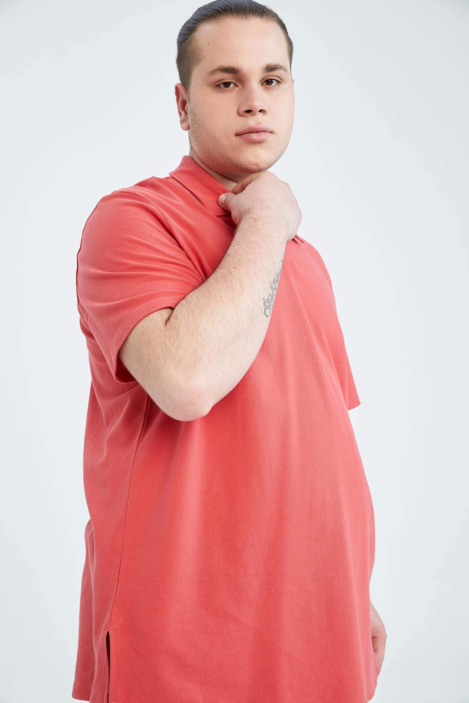 تيشيرت بولو قصة عادية