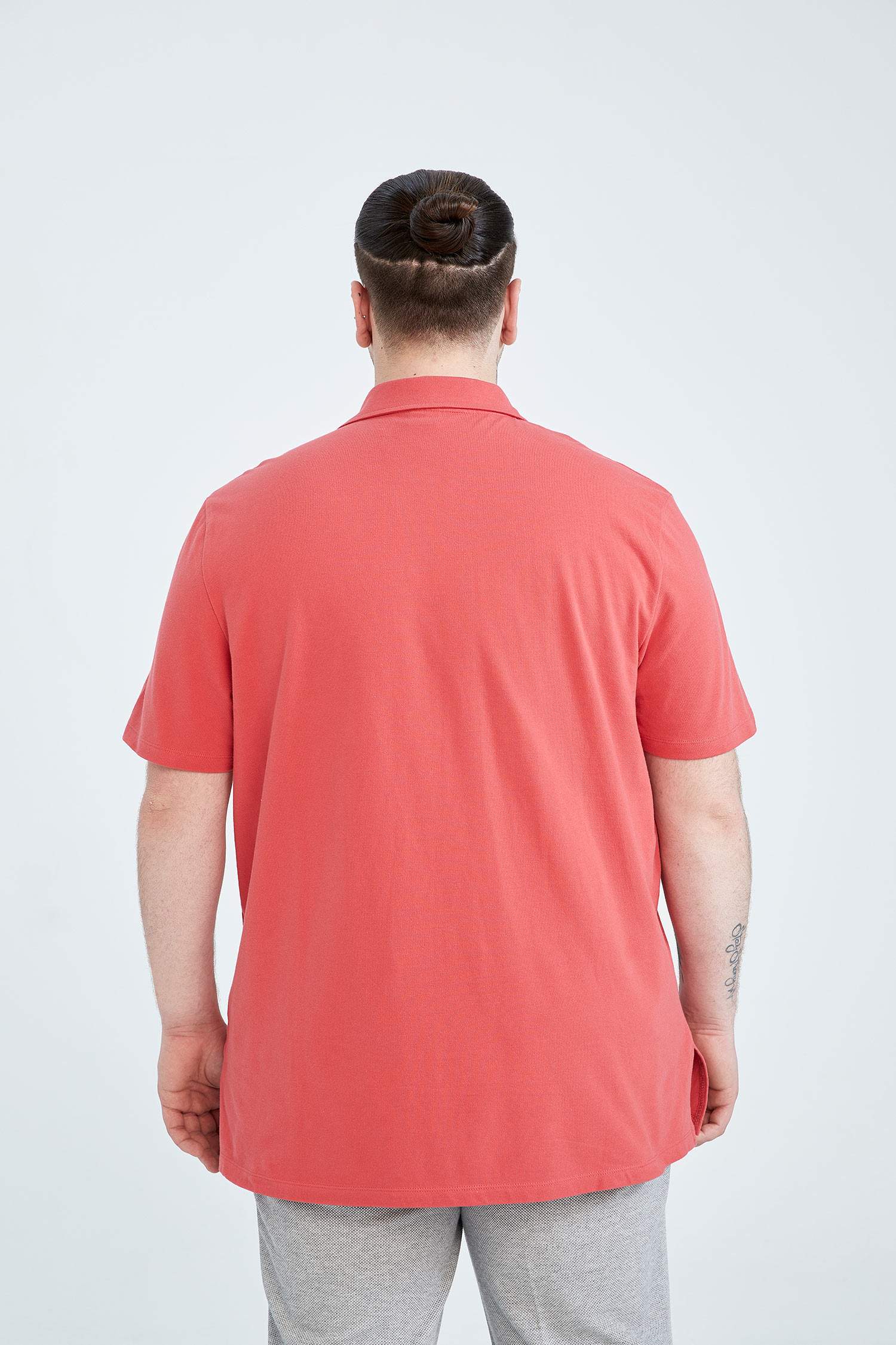 تيشيرت بولو قصة عادية