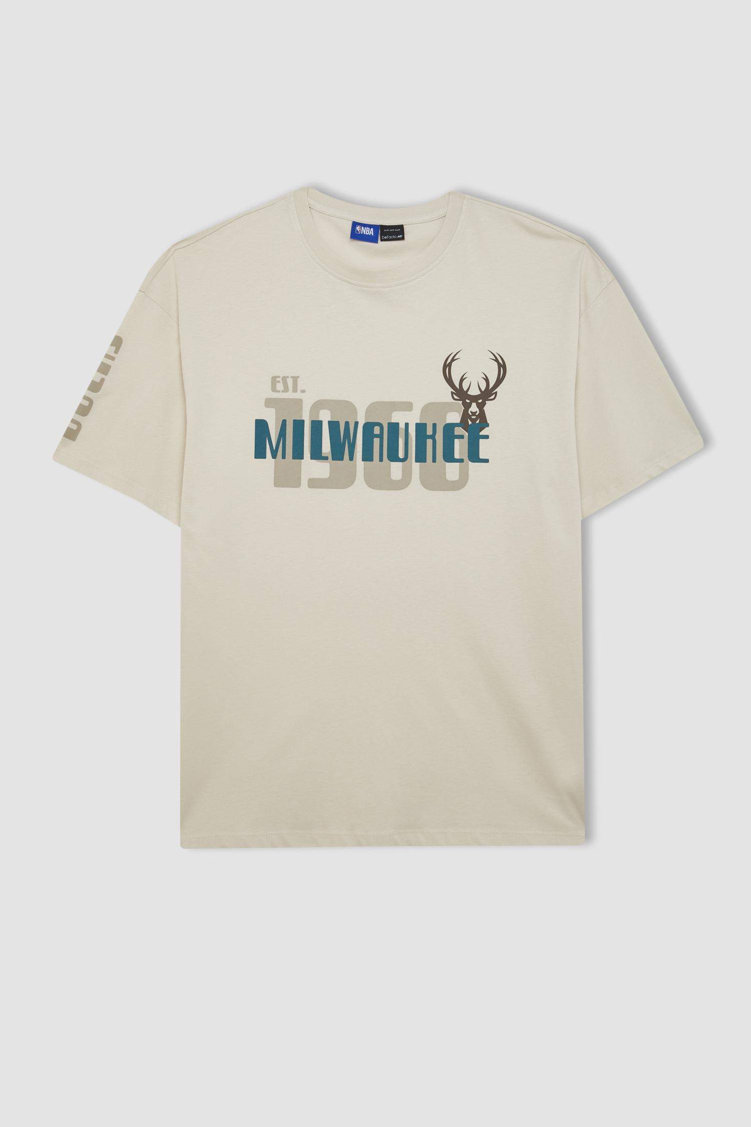 تي شيرت قصة مريحة بياقة مستديرة من ميلووكي باكس