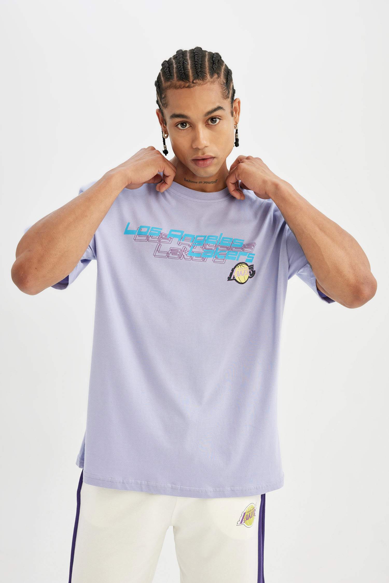 تي شيرت اوفر سايز برقبة مستديرة من لوس أنجلوس ليكرز