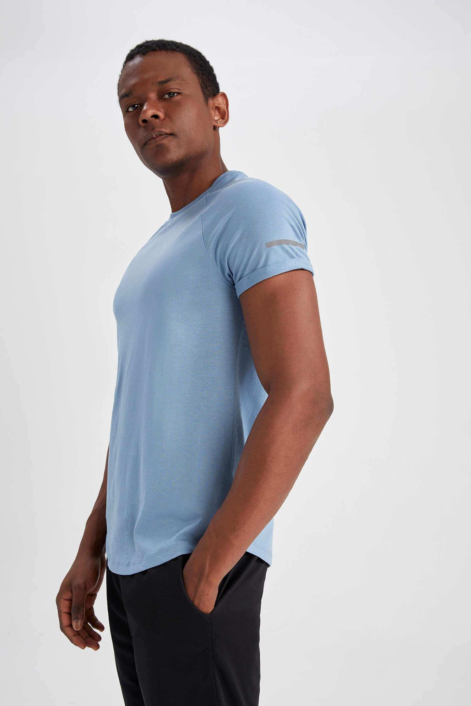 Blue MEN Long Muscle Fit Crew Neck T-Shirt 2552801 | DeFacto