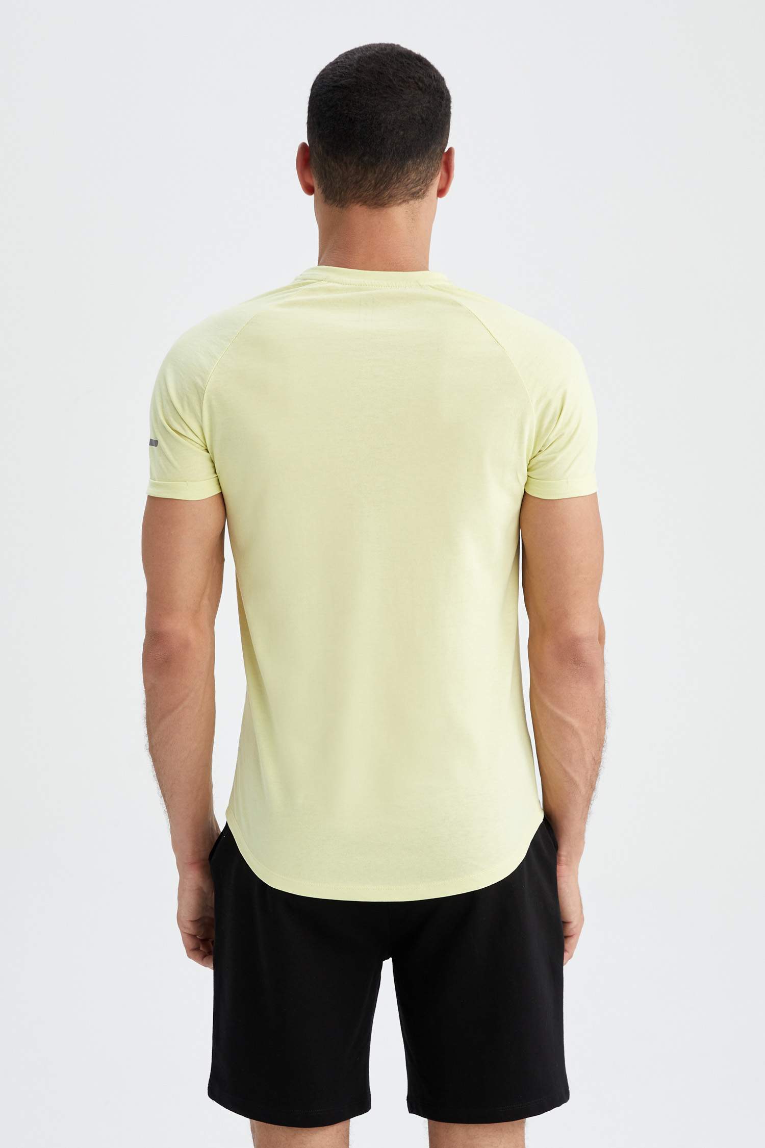 Green MEN Long Muscle Fit Crew Neck TShirt 2664129 DeFacto