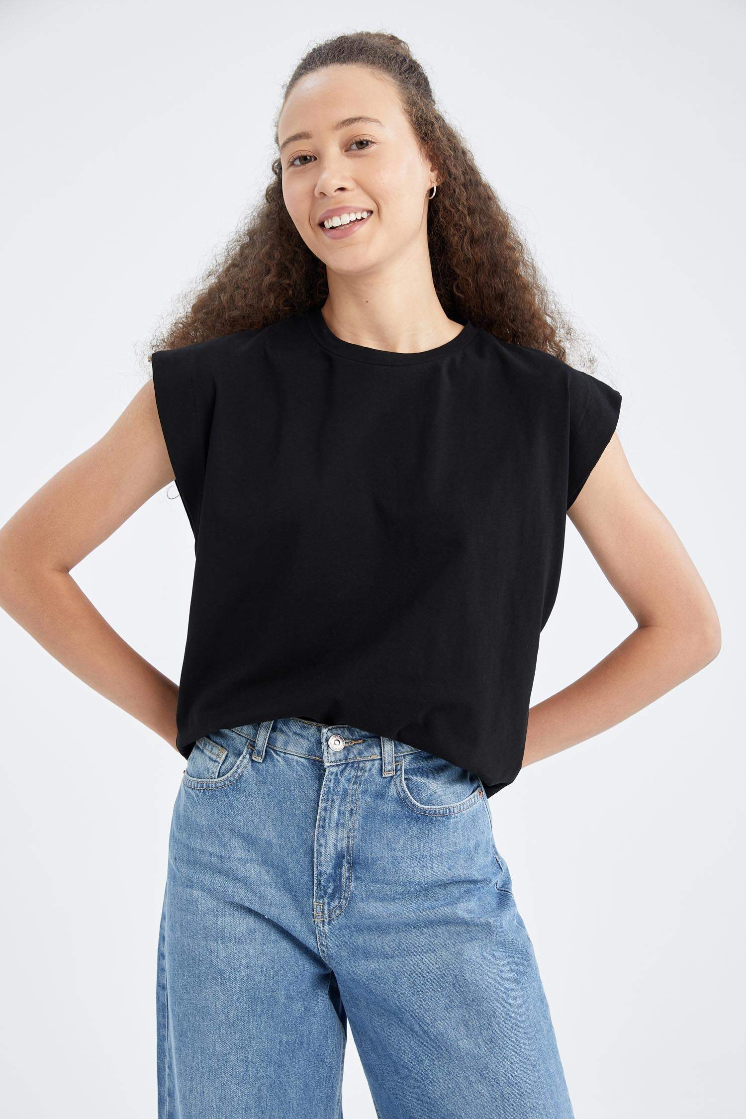 Black WOMEN Regular Fit Crew Neck Sleeve Double Fold Detailed Basic T-Shirt  2541153