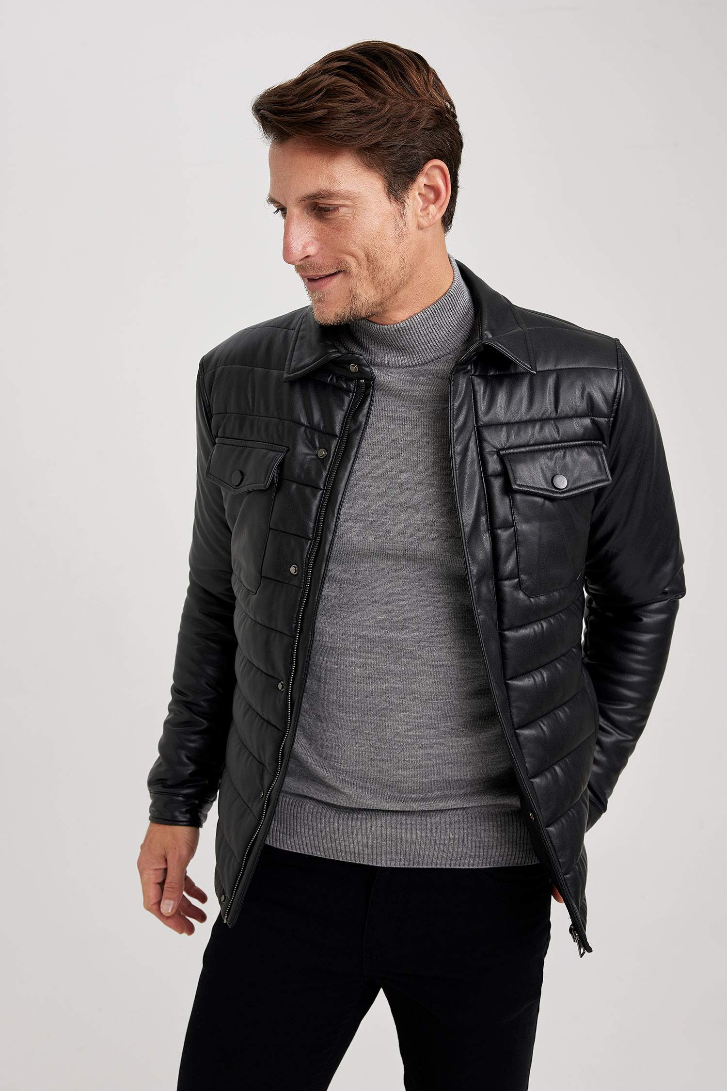 جاكيت سليم فيت بياقة بولو