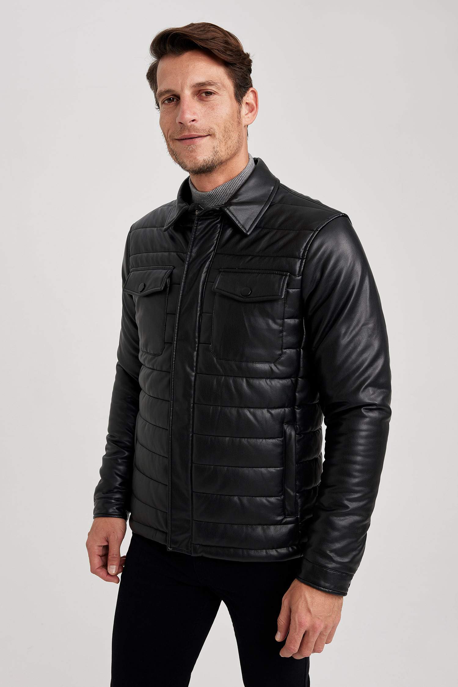 جاكيت سليم فيت بياقة بولو