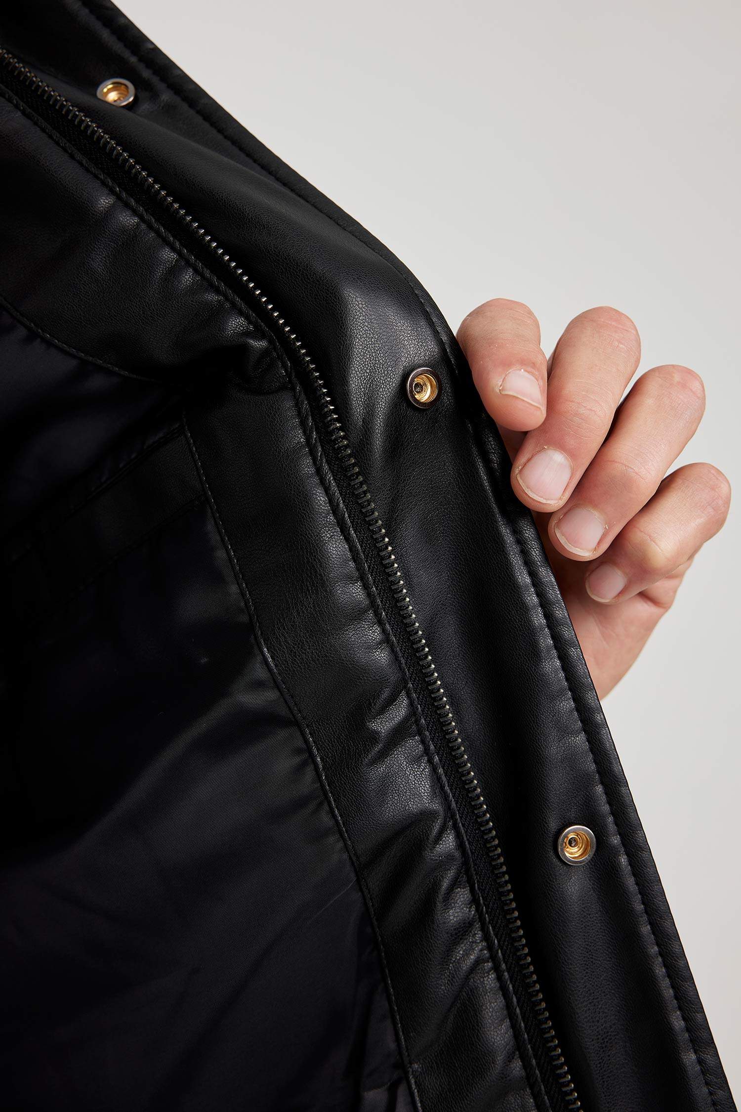 جاكيت سليم فيت بياقة بولو