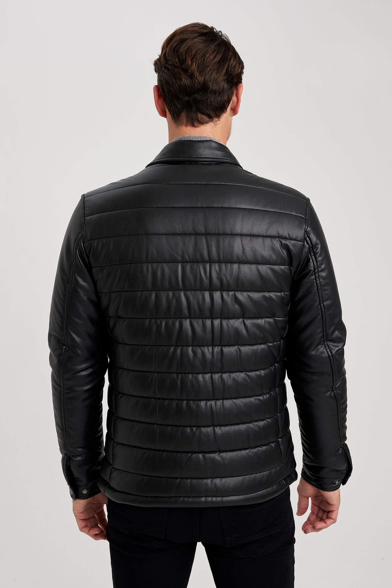 جاكيت سليم فيت بياقة بولو