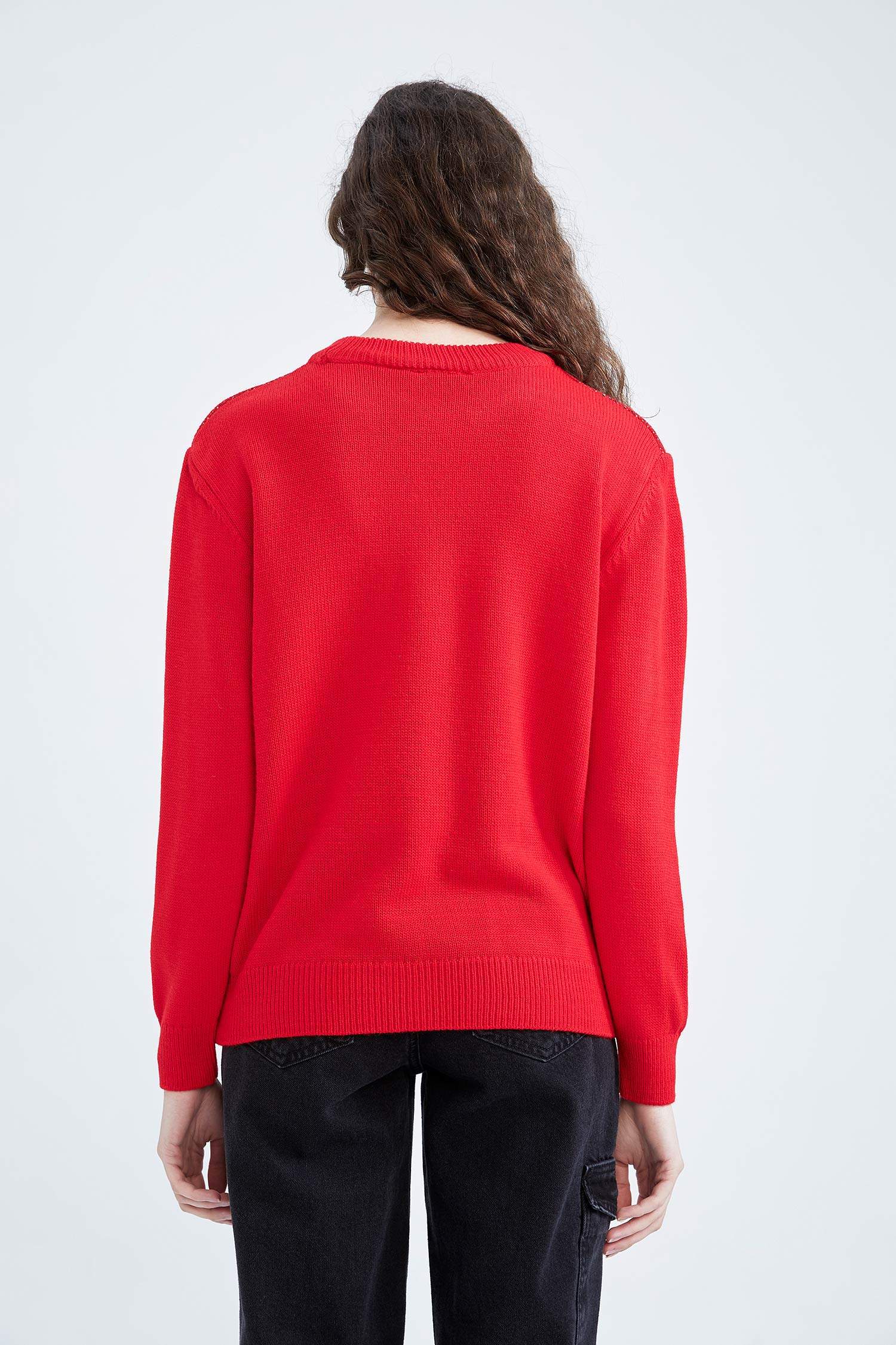 Свитер новогодний с круглым вырезом