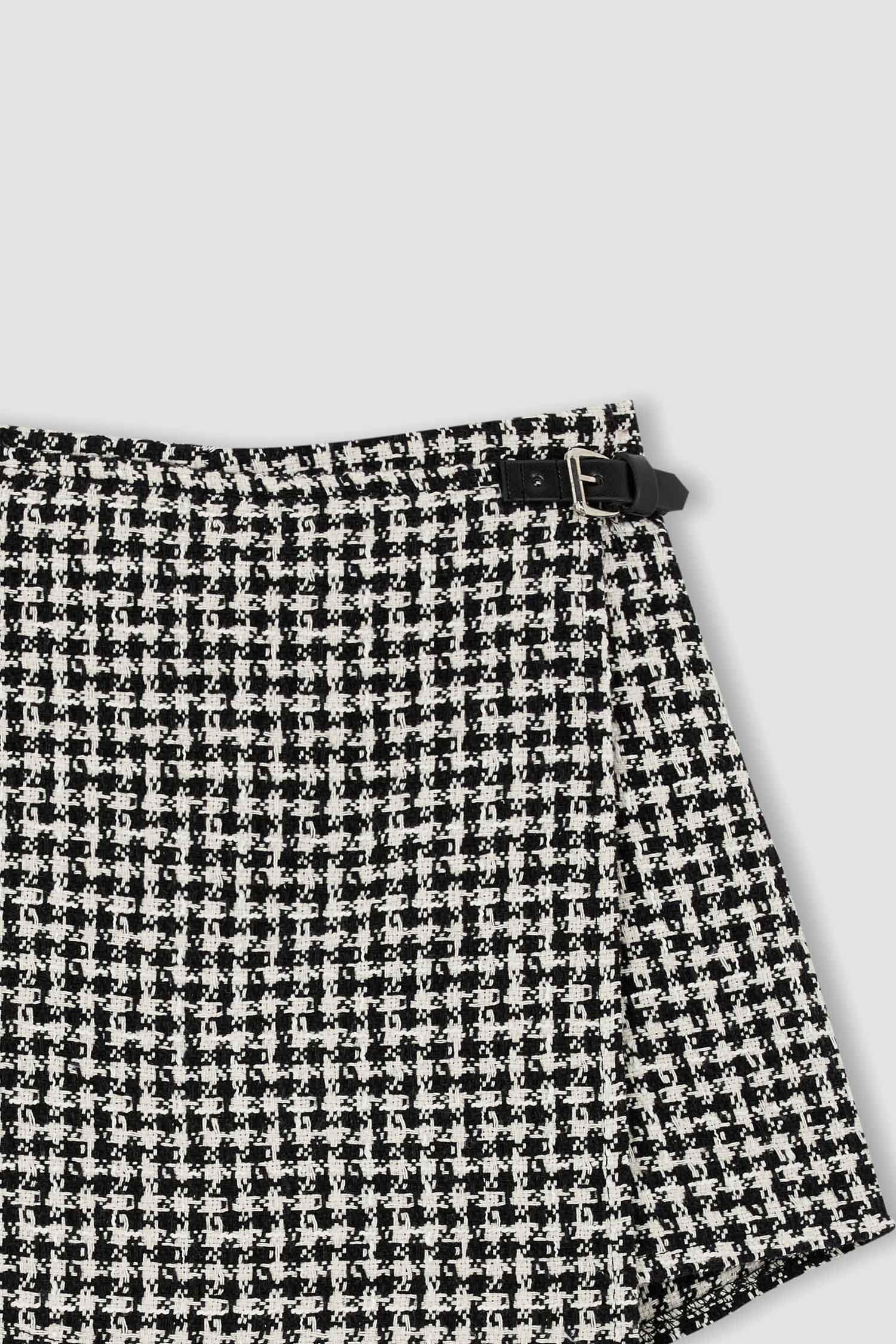 تنورة منسوج