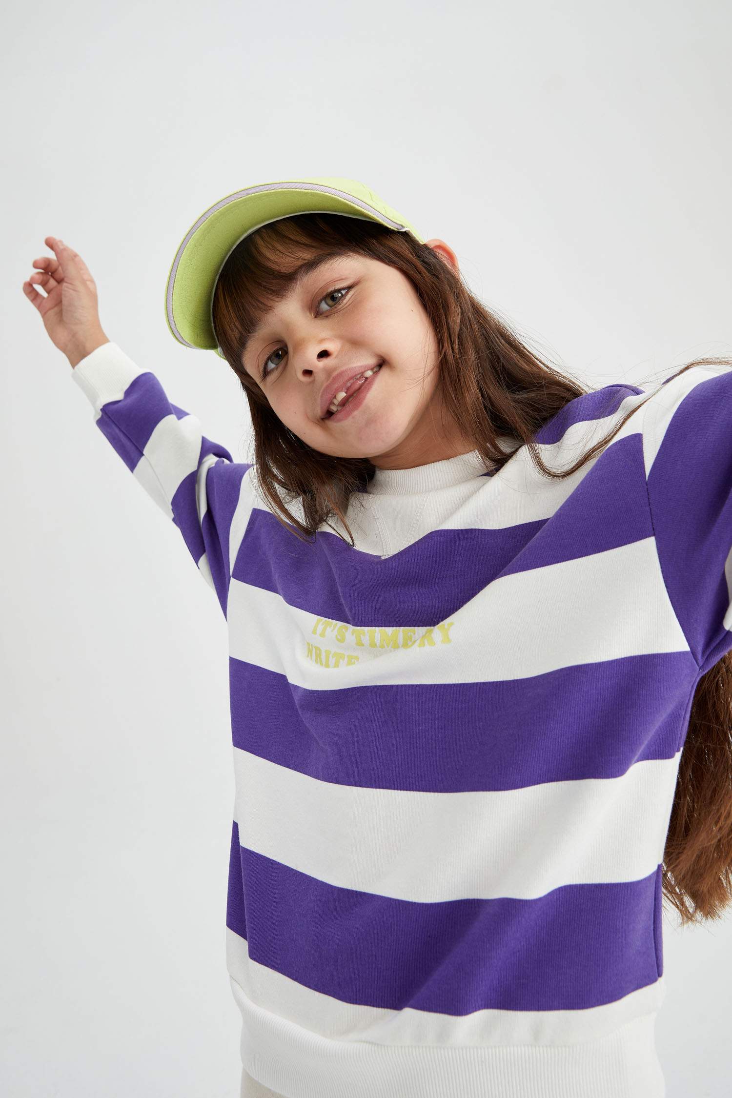 سويت شيرت بناتي قصة مريحة برقبة مستديرة