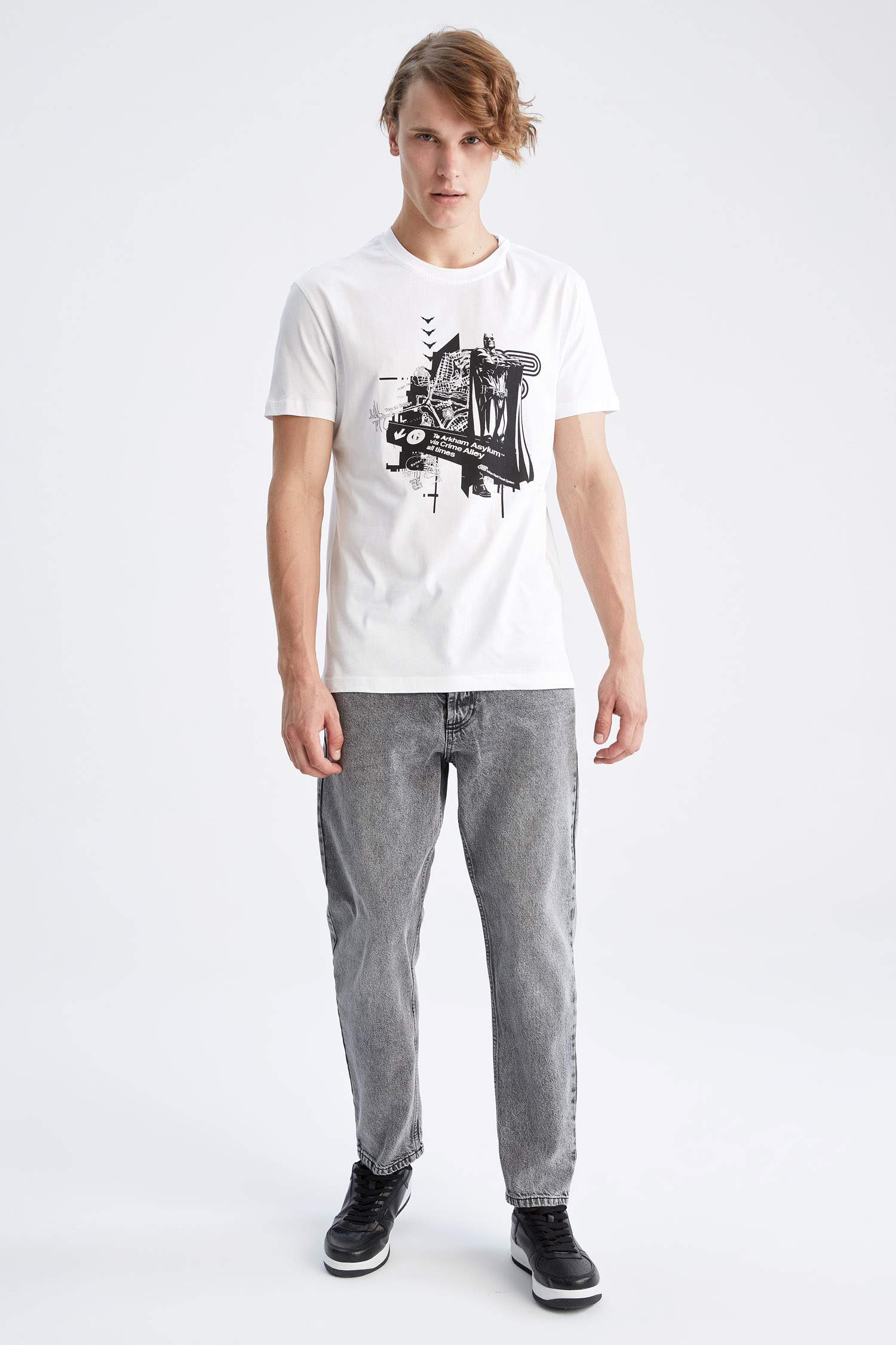 تيشيرت نص كم قصة عادية بياقة مستديرة