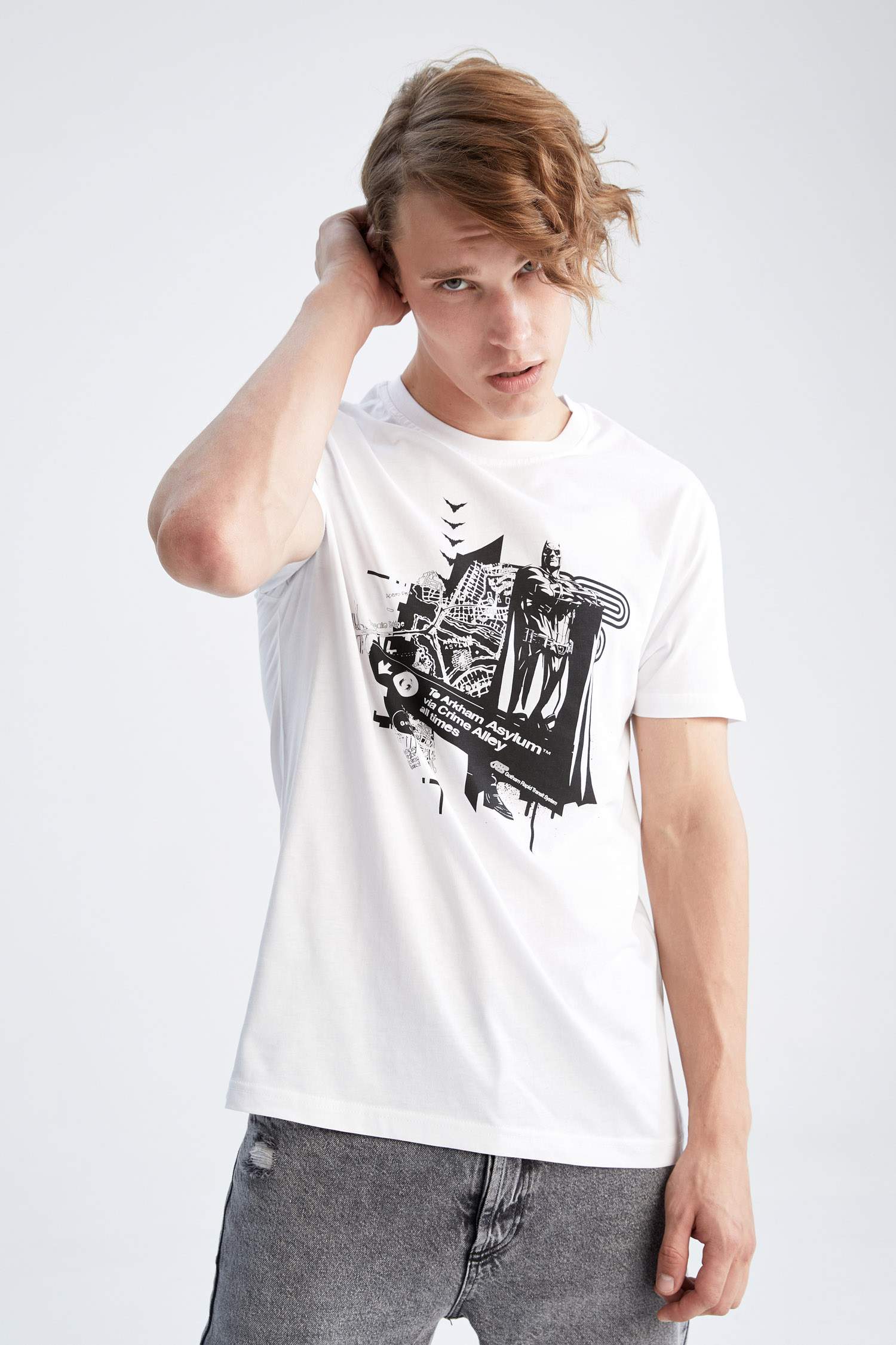 تيشيرت نص كم قصة عادية بياقة مستديرة