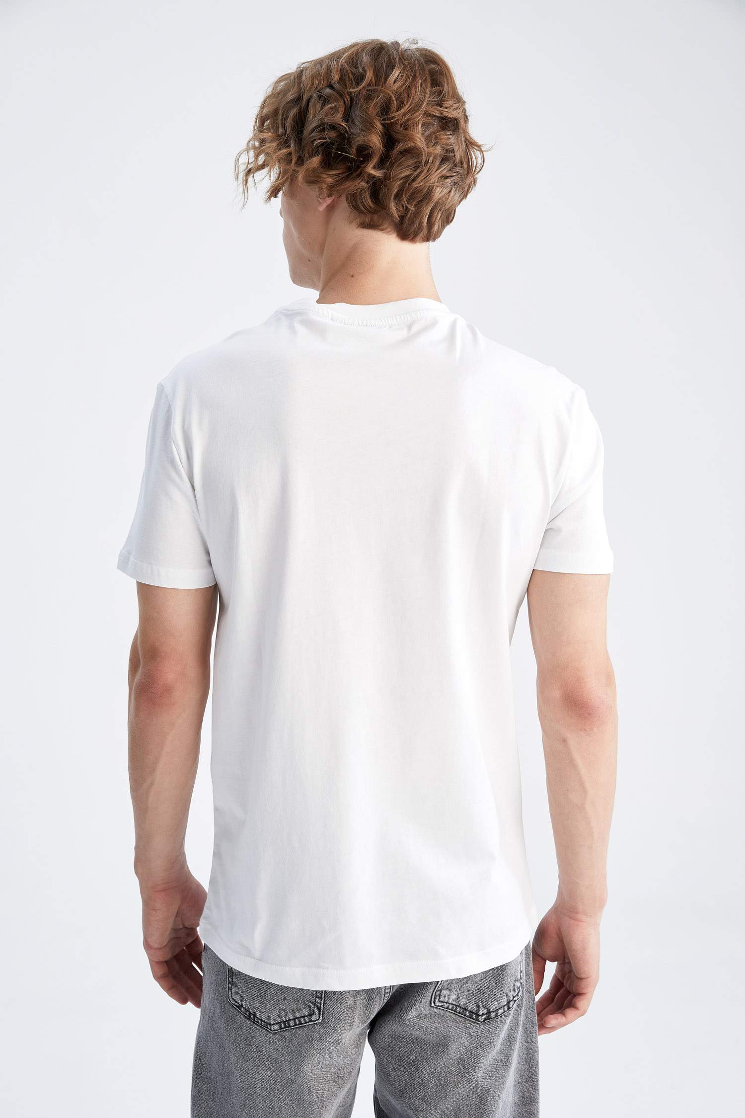 تيشيرت نص كم قصة عادية بياقة مستديرة