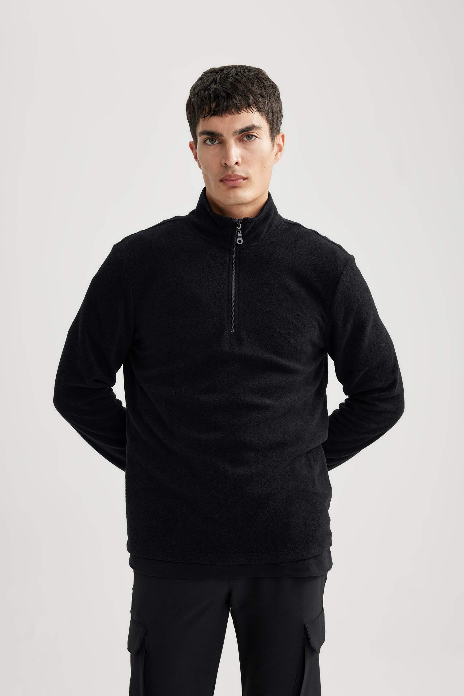 Siyah Tüylenme Yapmayan Soğuk Geçirmez Regular Fit Dik Yaka Fermuarlı Polar Sweatshirt
