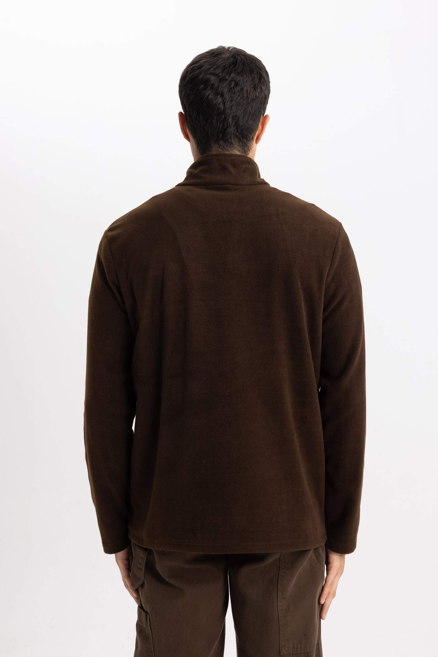 سويت شيرت قصة عادية بياقة عالية