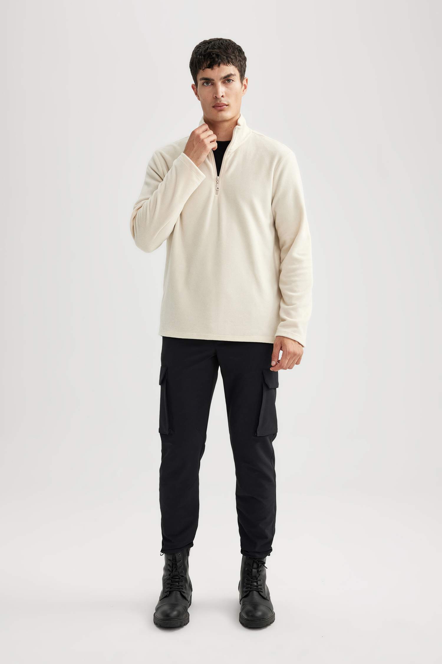 Ekru Tüylenme Yapmayan Soğuk Geçirmez  Regular Fit Dik Yaka Fermuarlı Polar Sweatshirt