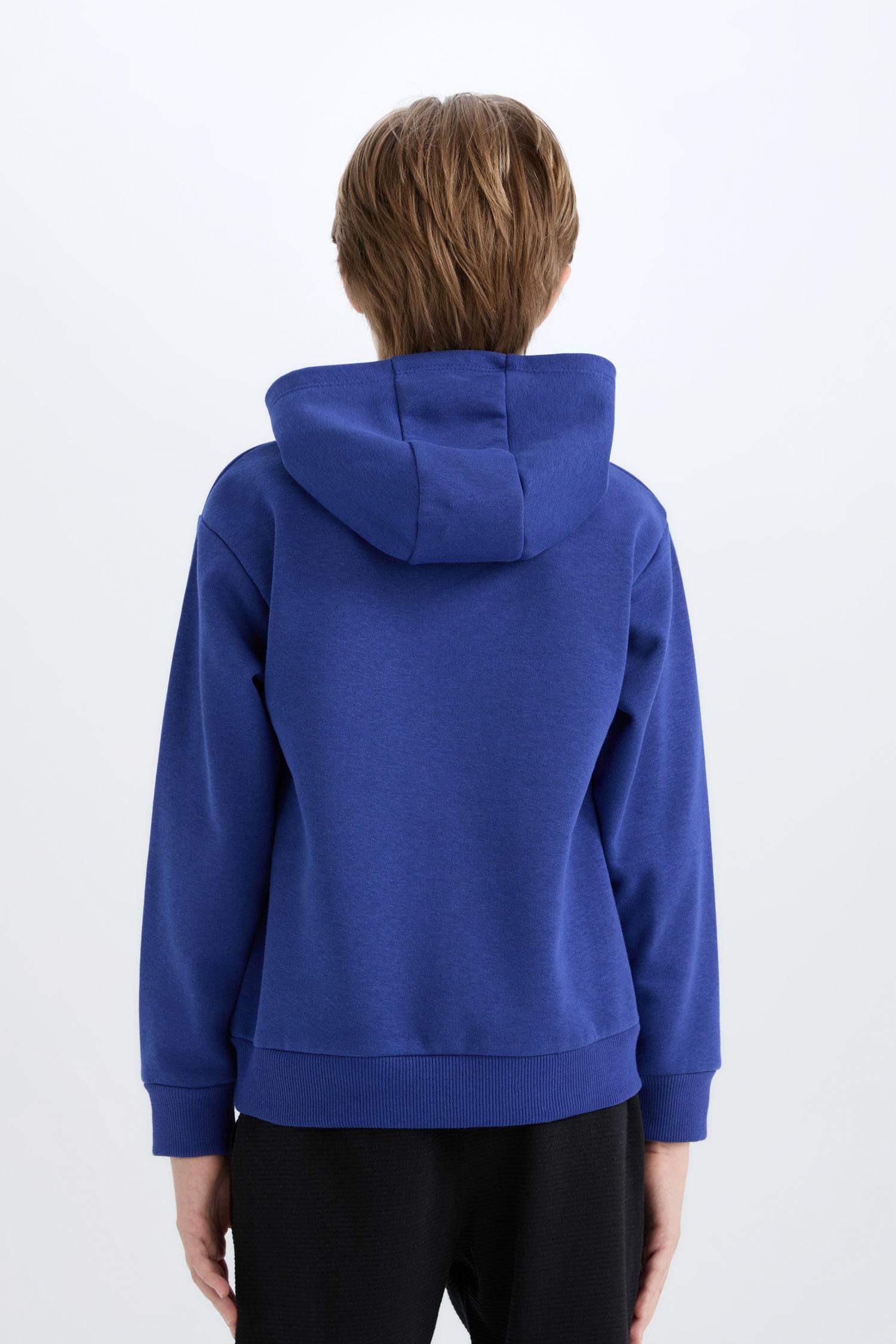 Свитшот стандартного кроя из плотной ткани для мальчиков