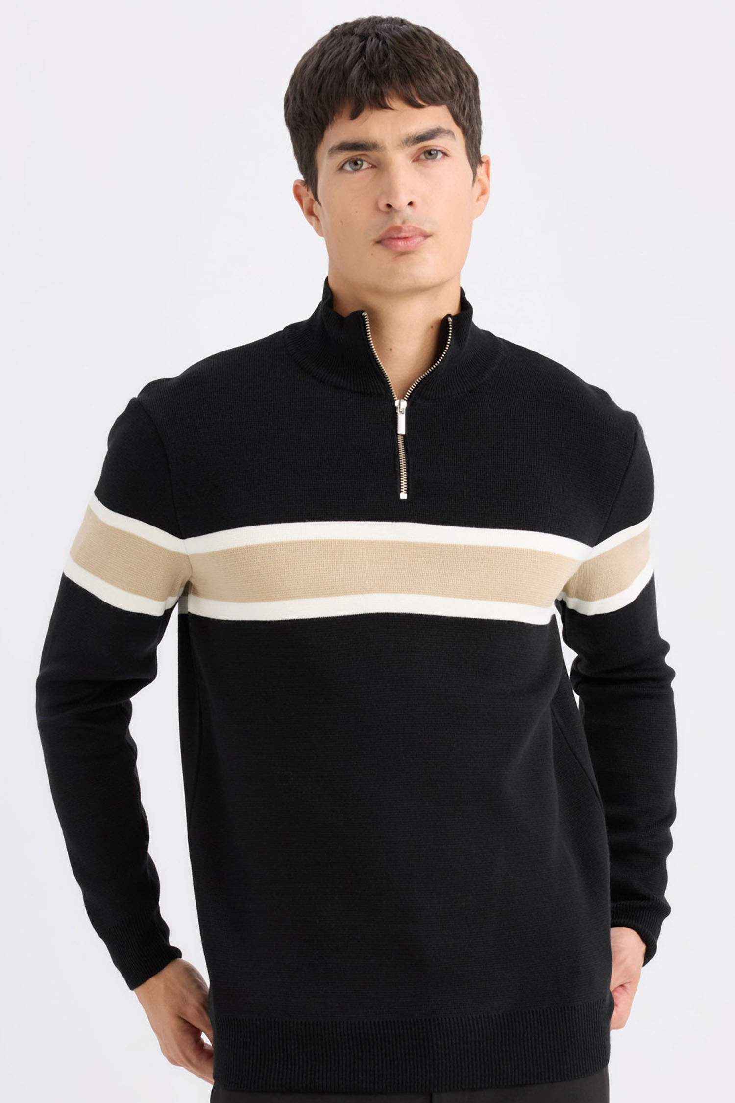 Siyah Standart Fit Normal Kesim Dik Yaka Fermuarlı Çizgili Triko Kazak