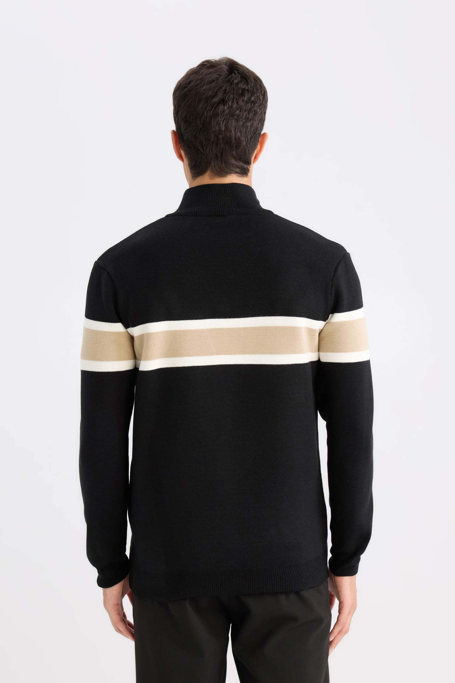 Siyah Standart Fit Normal Kesim Dik Yaka Fermuarlı Çizgili Triko Kazak