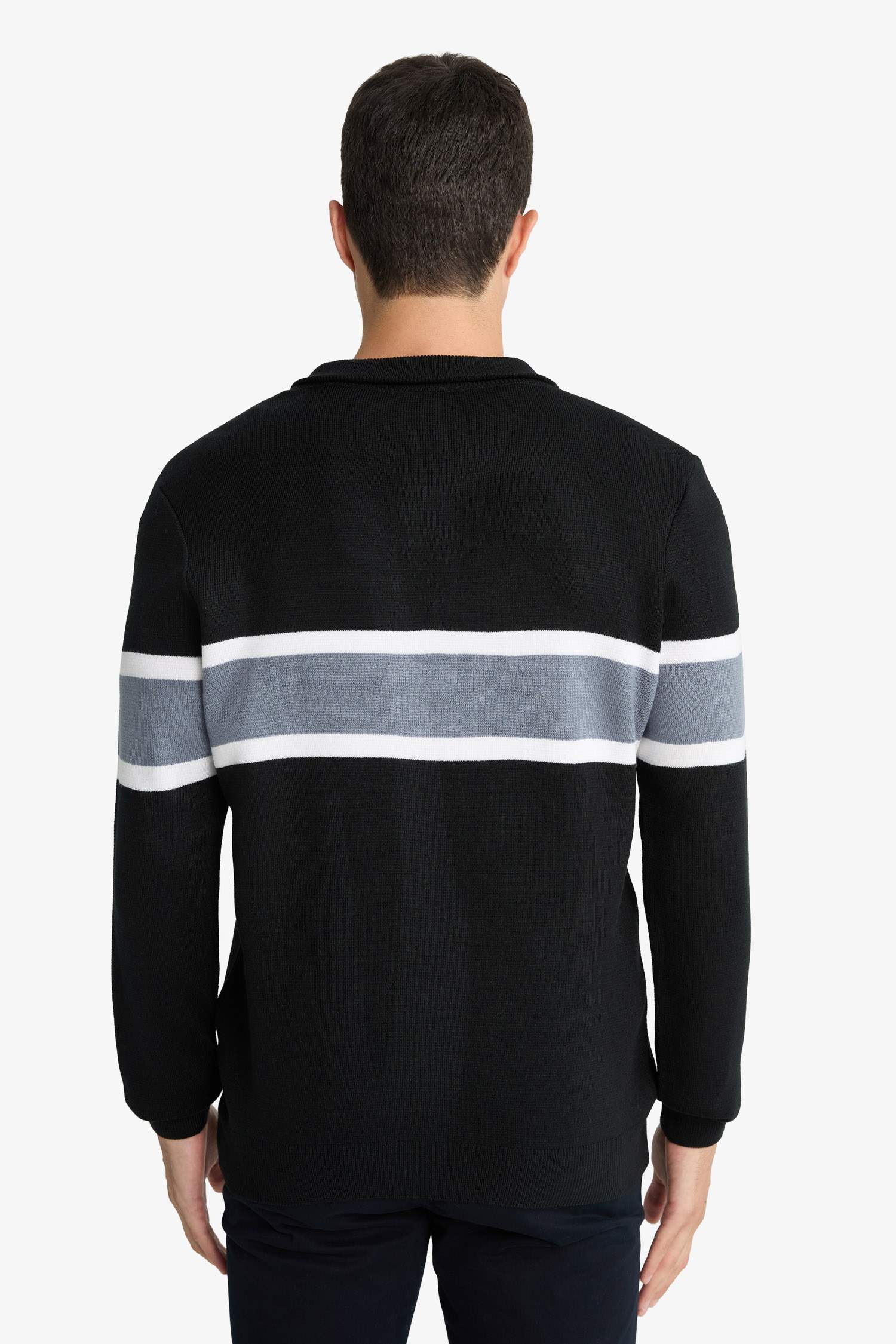 بلوفر تريكو قصة عادية بياقة مدورة