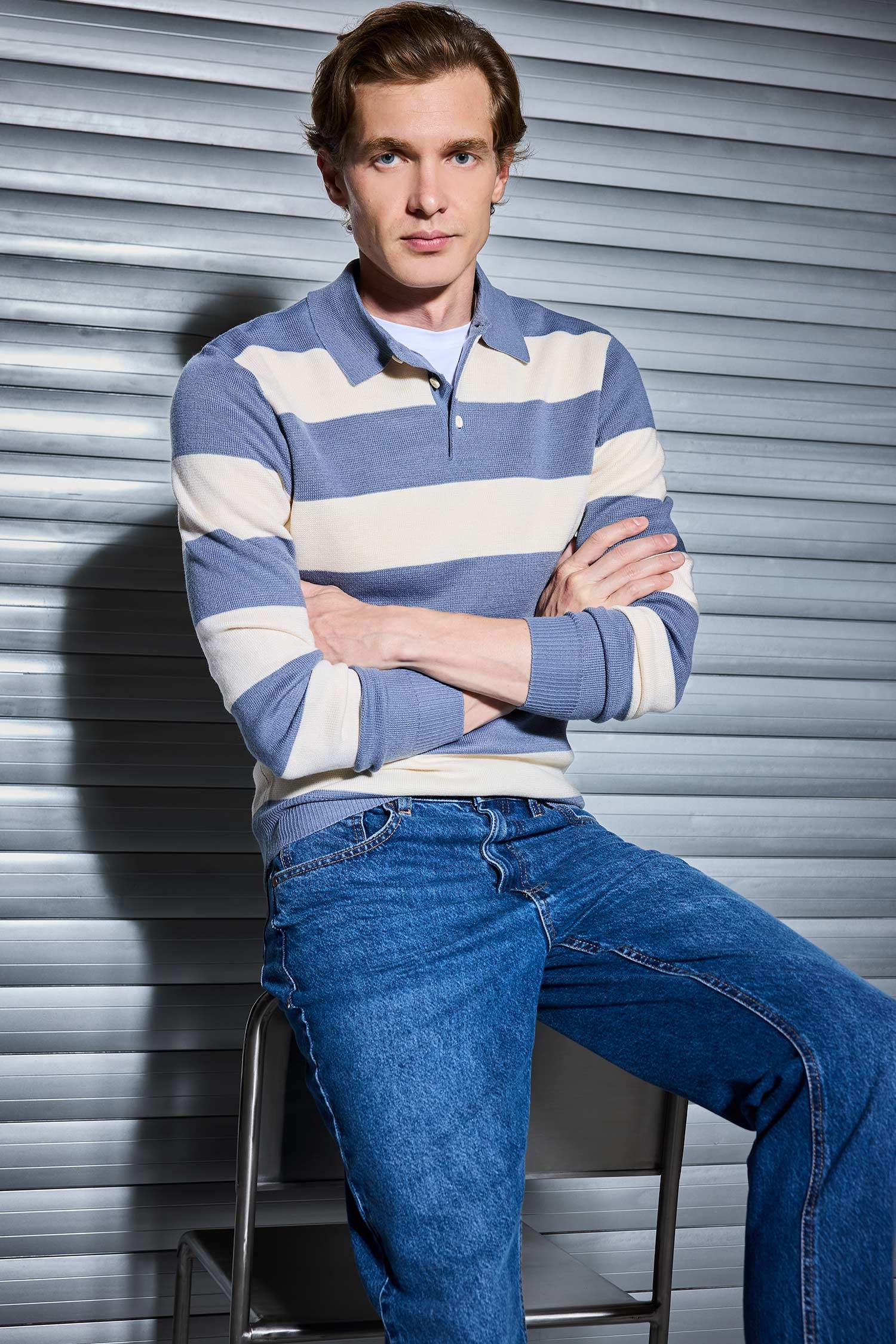 بلوفر تريكو ملون قصة عادية بياقة بولو