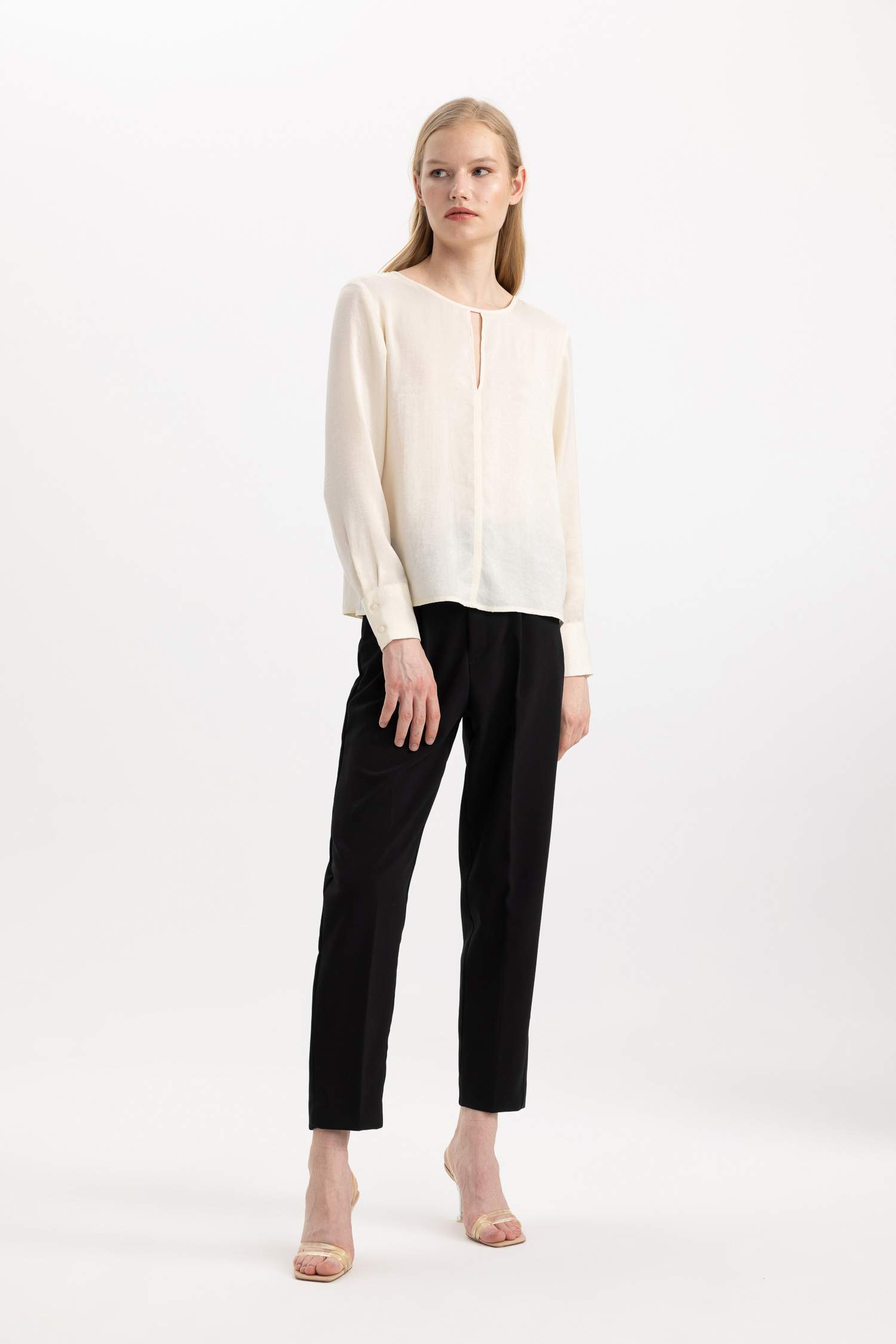 Slim Fit High Waist Pocketed Textured Trousers