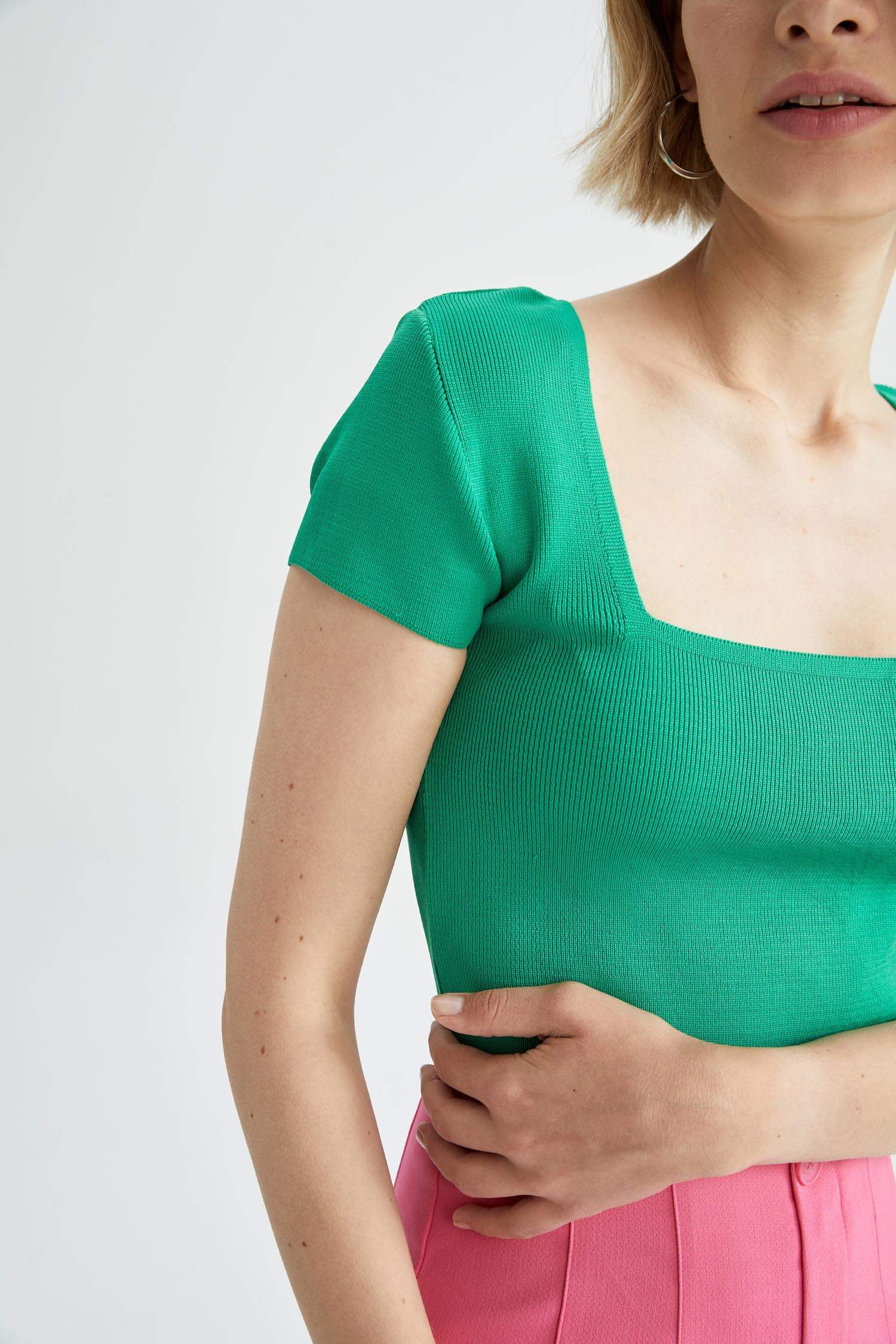 بلوز صوف نص ردن بياخة مستديرة