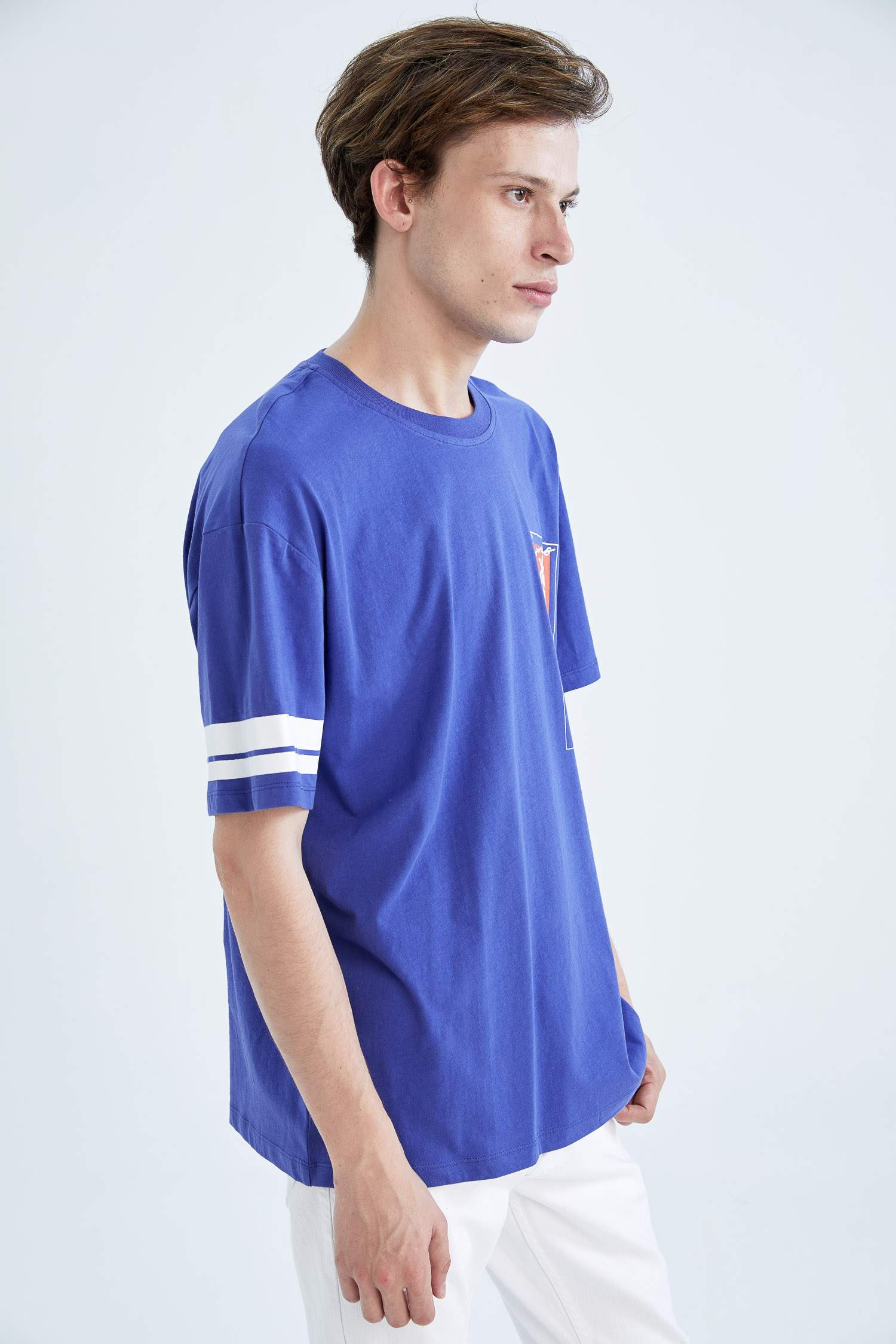 Blue MEN Boxy Fit Crew Neck Printed T-Shirt 2631188 | DeFacto