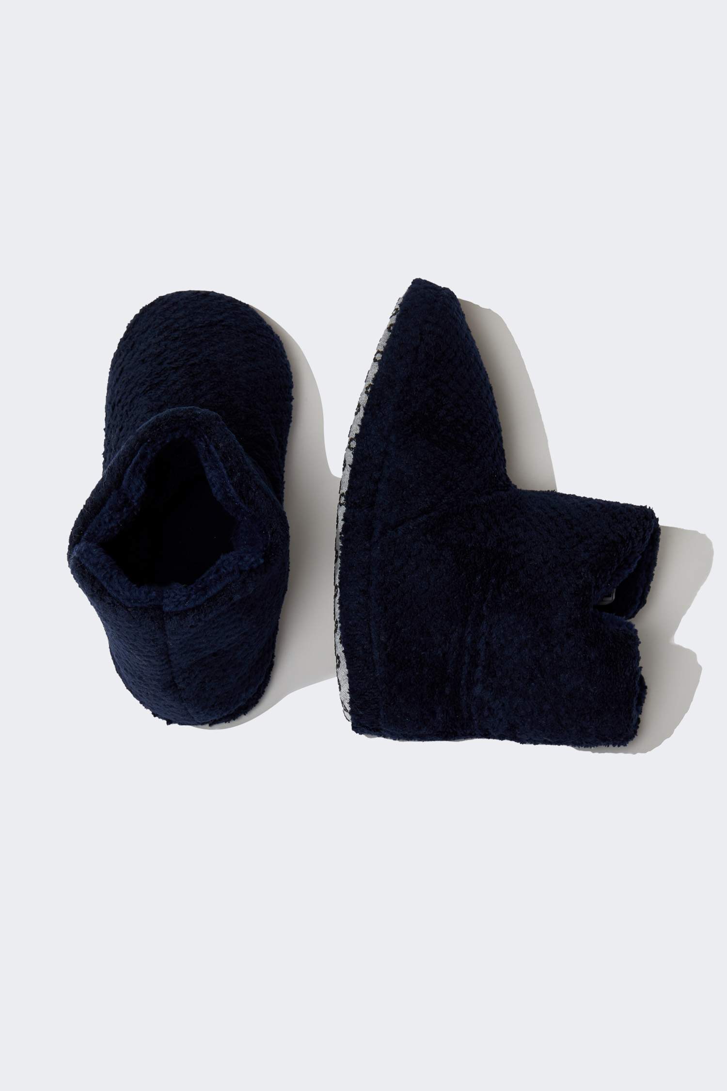 Erkek Çocuk Pelüş Düz Taban Ev Botu