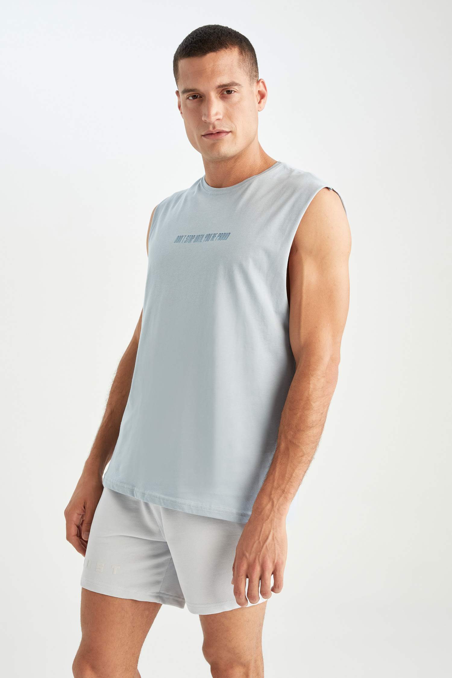 Ерлерге бокс фит дөңгелек жаға Ішкөйлек