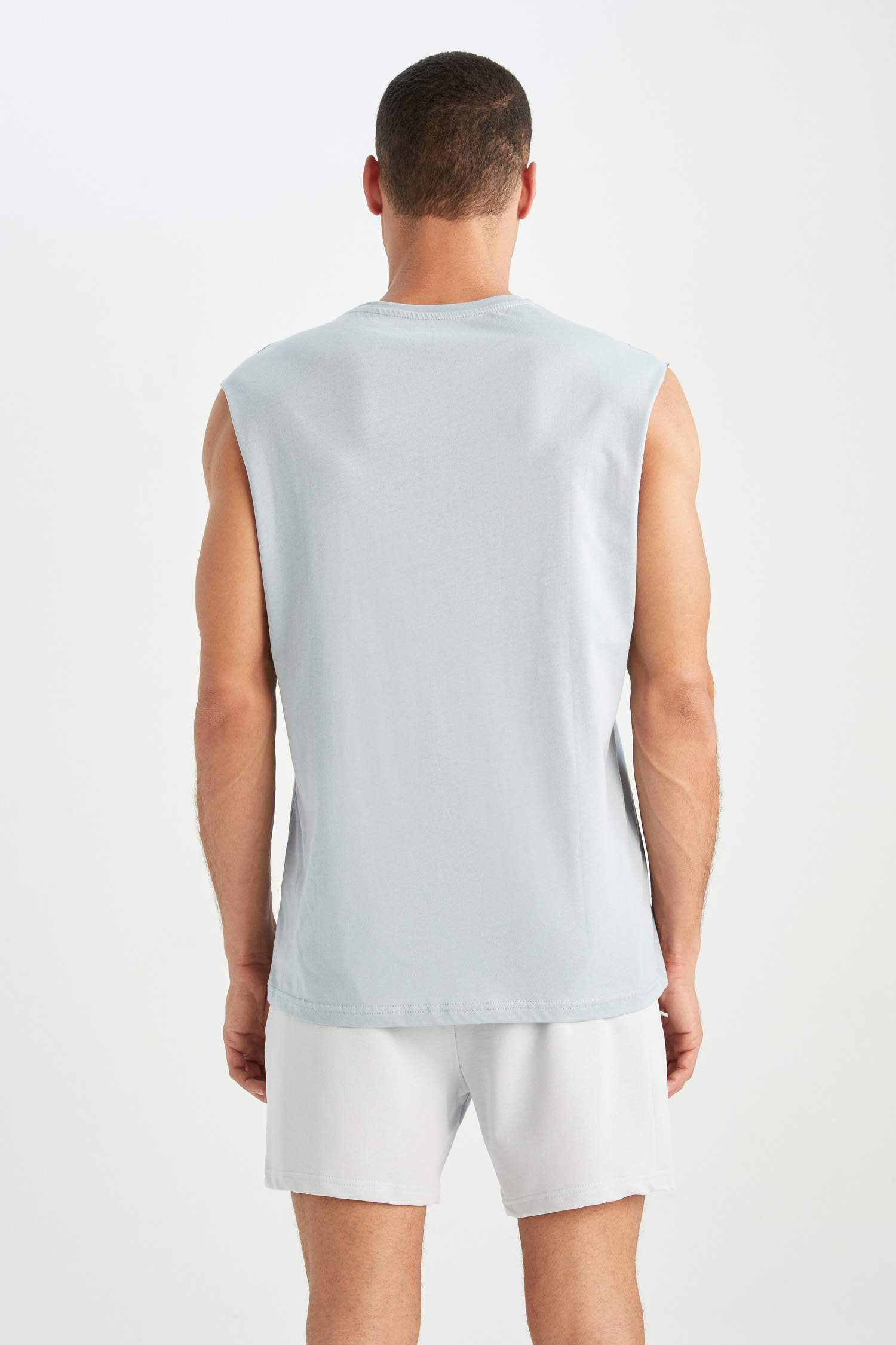 Ерлерге бокс фит дөңгелек жаға Ішкөйлек