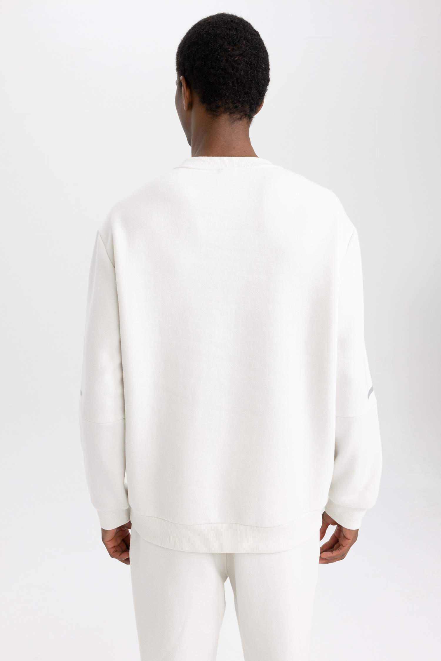 стандарт пішім дөңгелек жаға Свитер