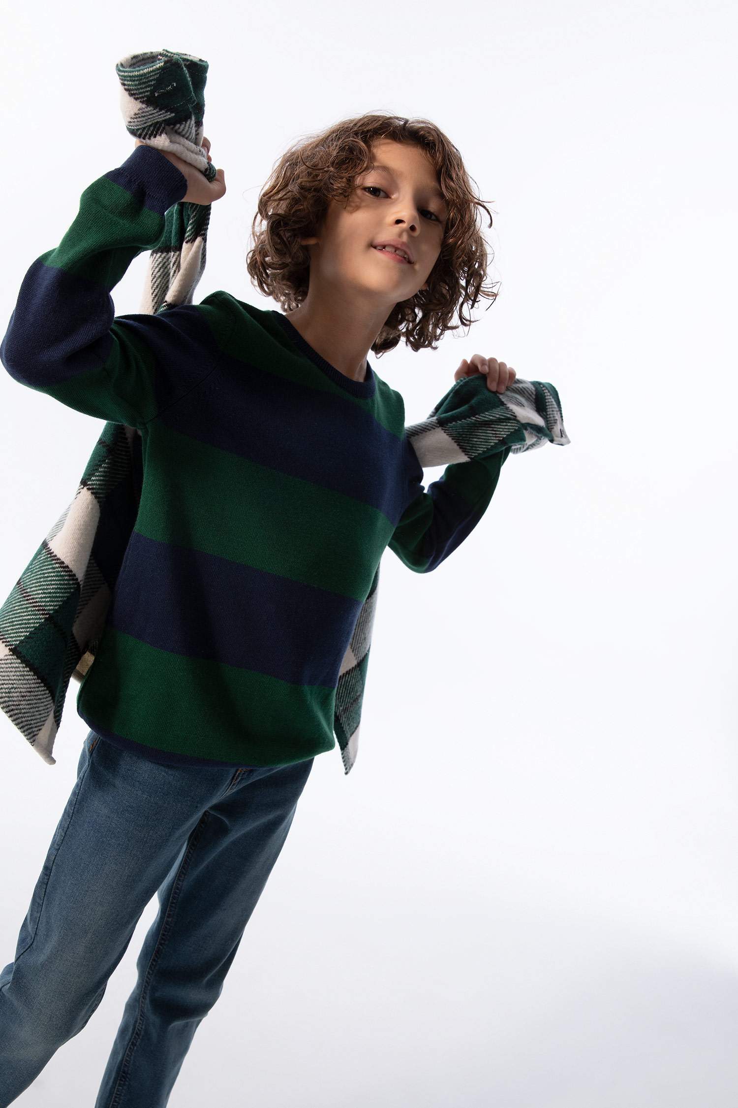 Пуловер стандартного кроя с круглым вырезом из хлопка для мальчиков