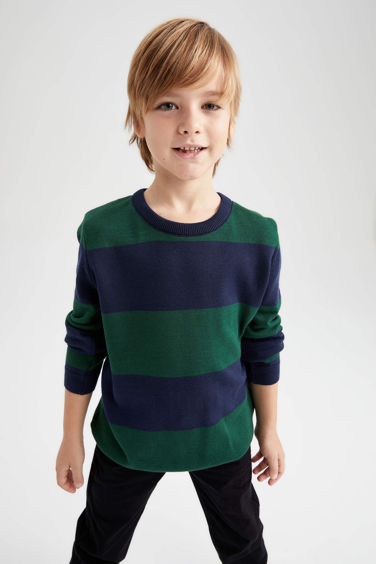 Пуловер стандартного кроя с круглым вырезом из хлопка для мальчиков