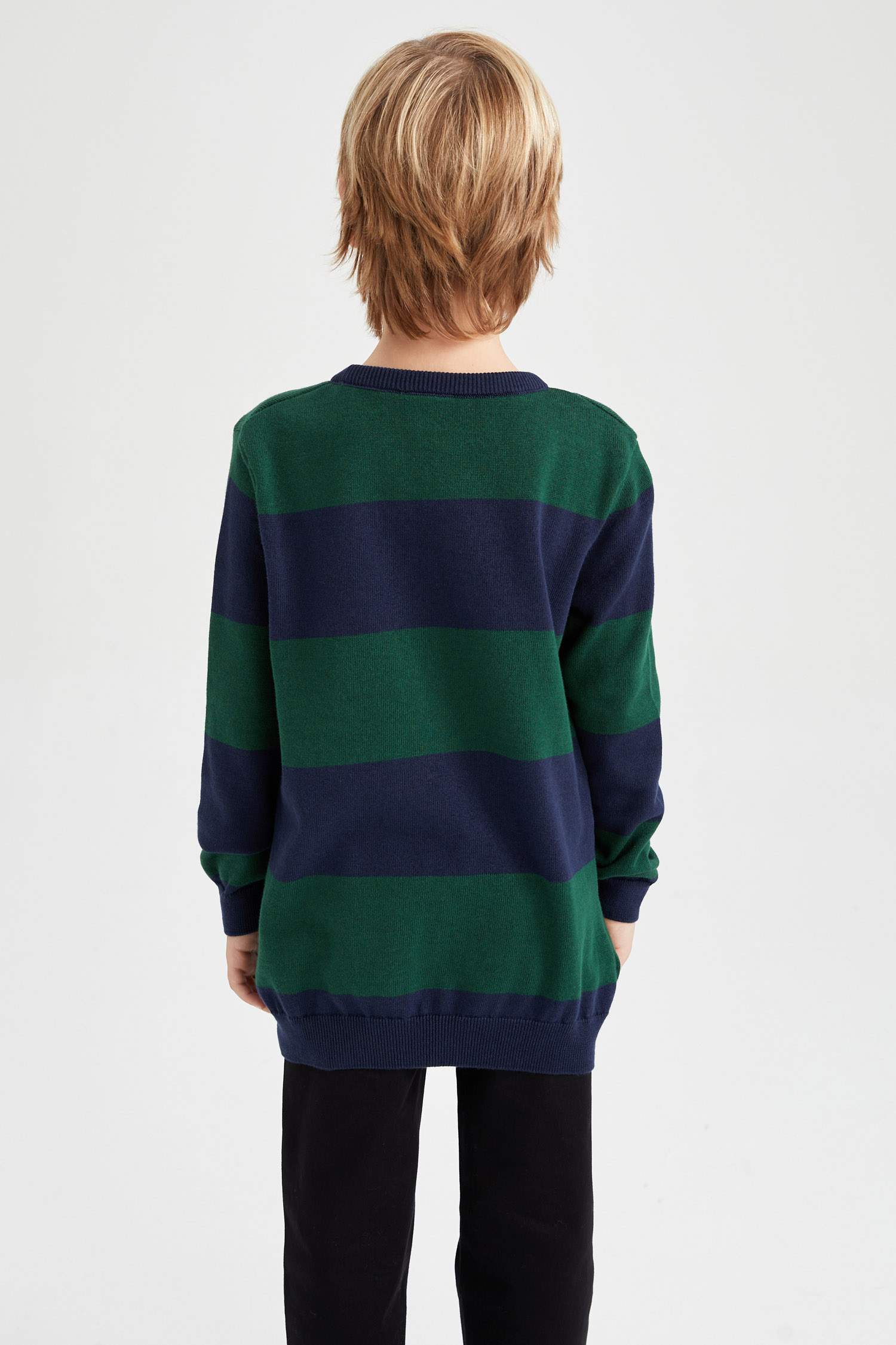 Пуловер стандартного кроя с круглым вырезом из хлопка для мальчиков