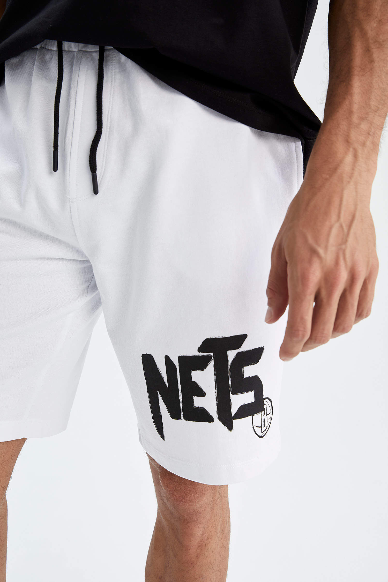 Defacto Fit NBA Brooklyn Nets Lisanslı Regular Fit Sweatshirt Kumaşı Şort. 4